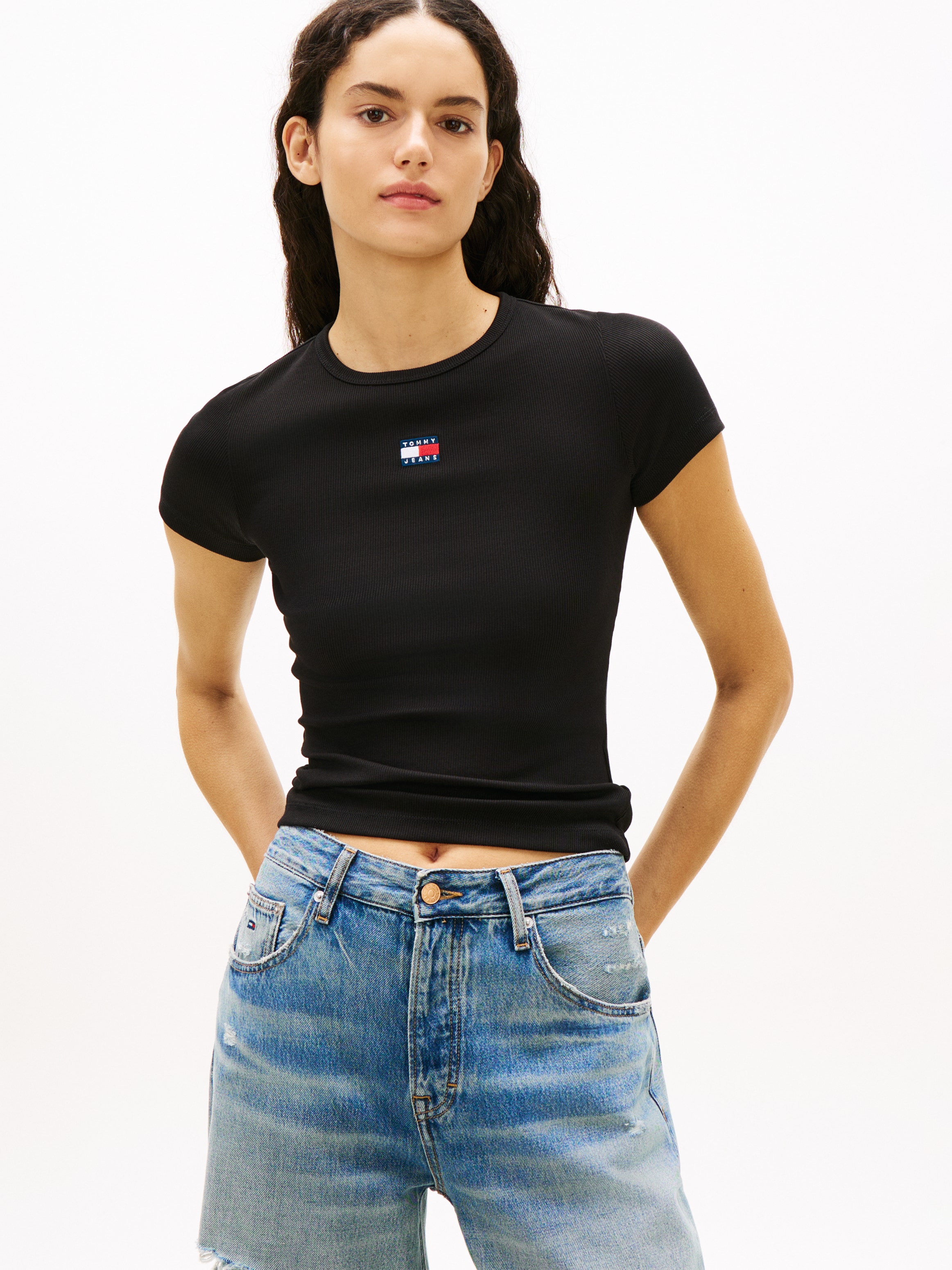 Tommy Jeans Kurzarmshirt »TJW SLIM BADGE RIB TEE« mit gerippter Struktur