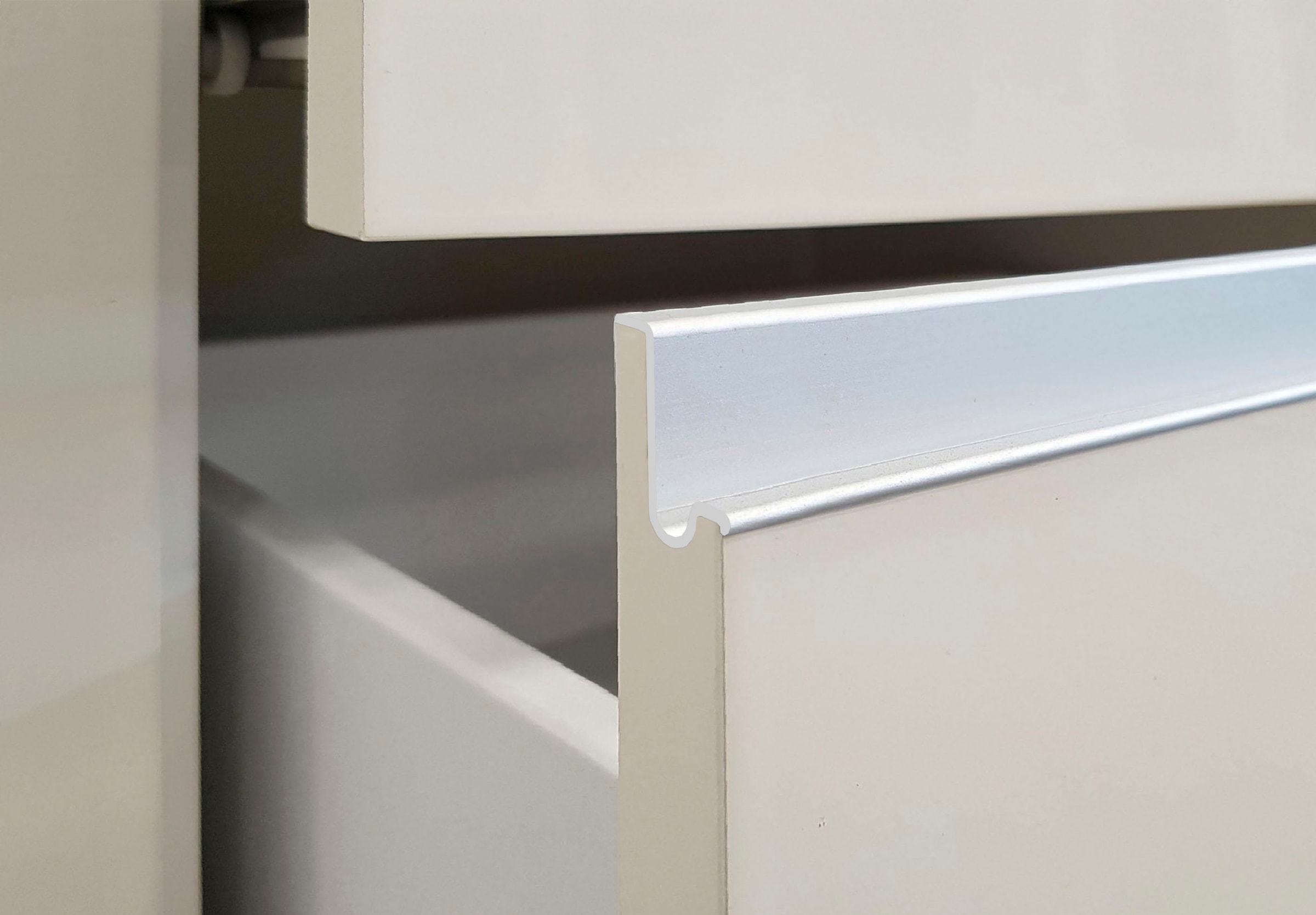 INOSIGN Sideboard »Magic, Kommode, Schrank, Stauraumschrank« Mit 3 Türen,3 Schubkästen und Aluminiumgriff, (B/T/H) 200x40x81 cm