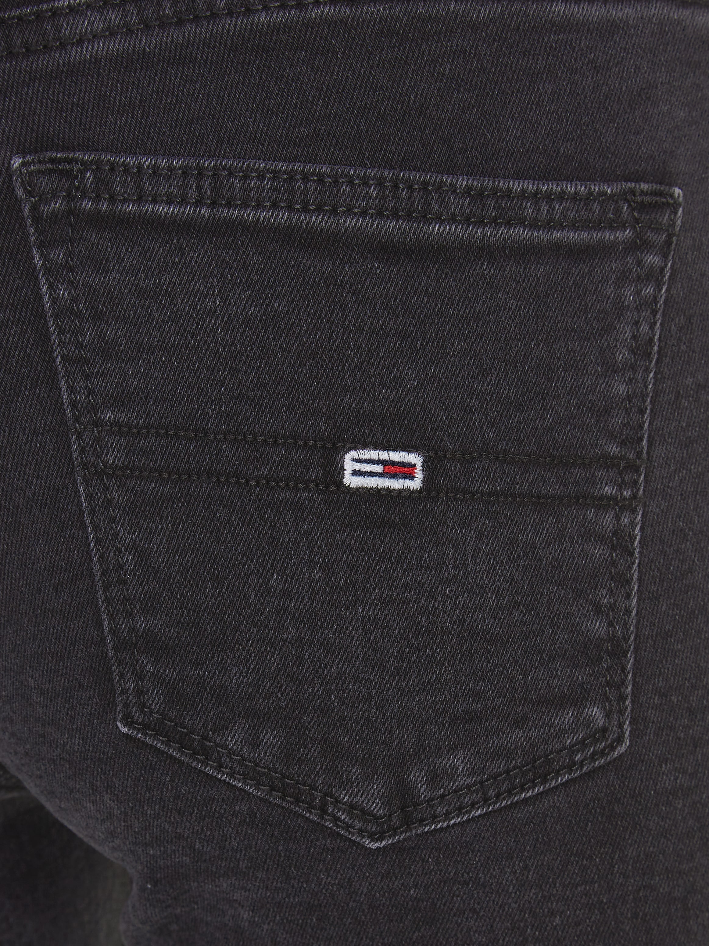 Tommy Jeans Skinny-fit-Jeans »NORA MD SKN BF CG4282«, mit Logo-Badge und Stickereien