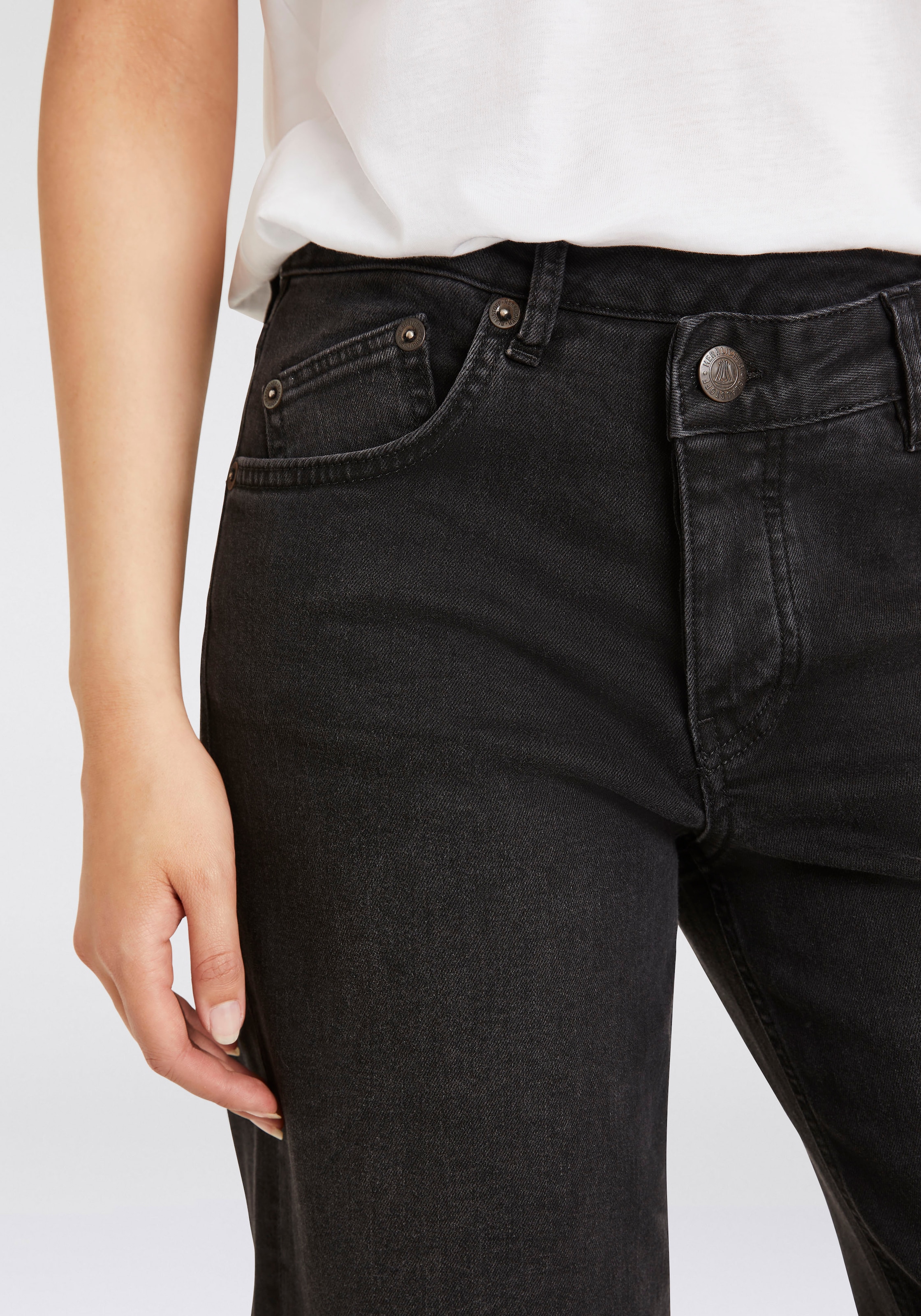 Herrlicher Straight-Jeans »Mäze Sailor Recycled Denim Black Stretch«, im Five-Pocket Style