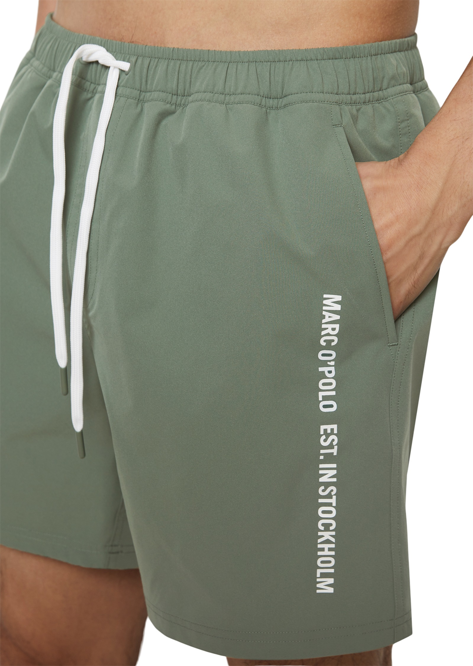 Marc O'Polo Badeshorts »Essentials«, mit seitlichen Taschen und Logoschriftzug