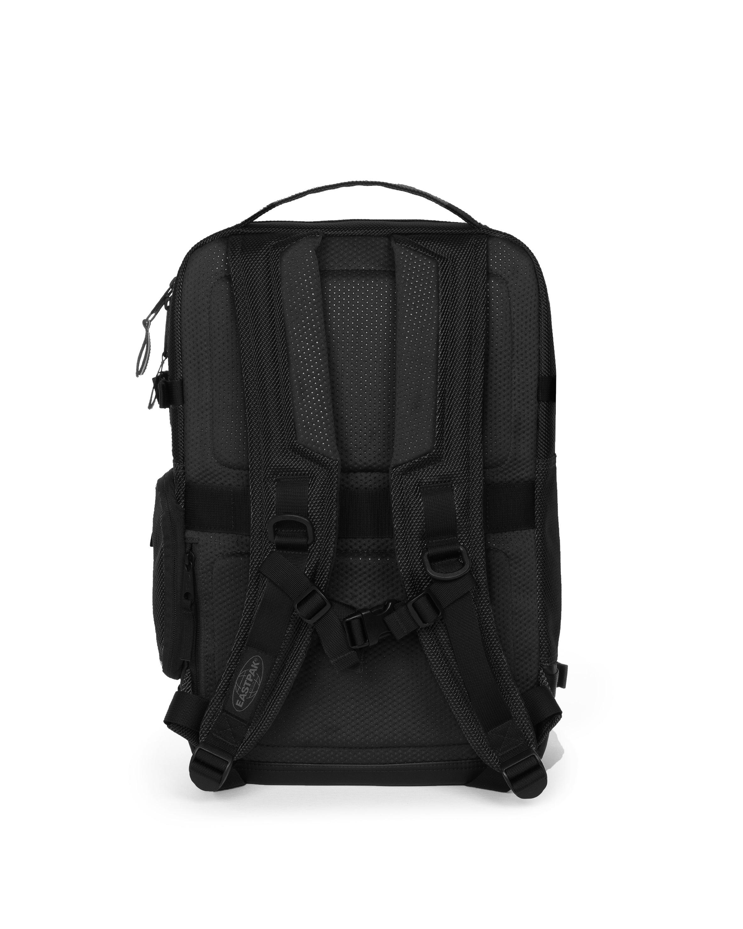 Eastpak Laptoprucksack »TECUM M« enthält recyceltes Material (Global Recycled Standard)