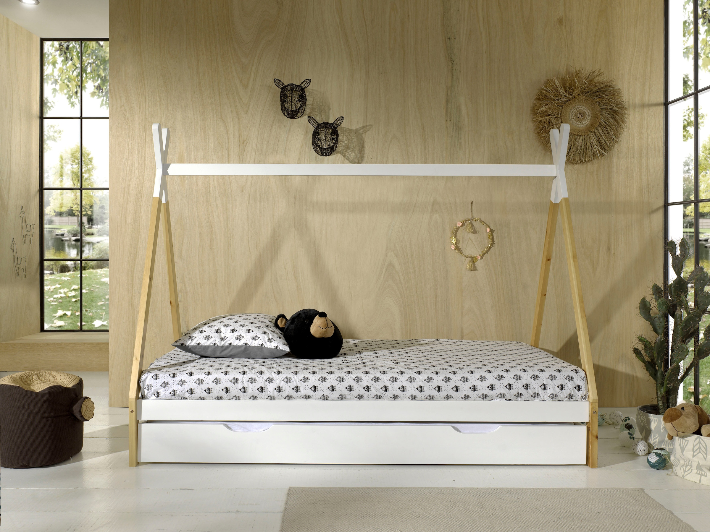 Vipack Kinderbett »Tipi«, (Made in Europe), mit Rolllattenrost und Zeltdach, wahlweise mit Schublade