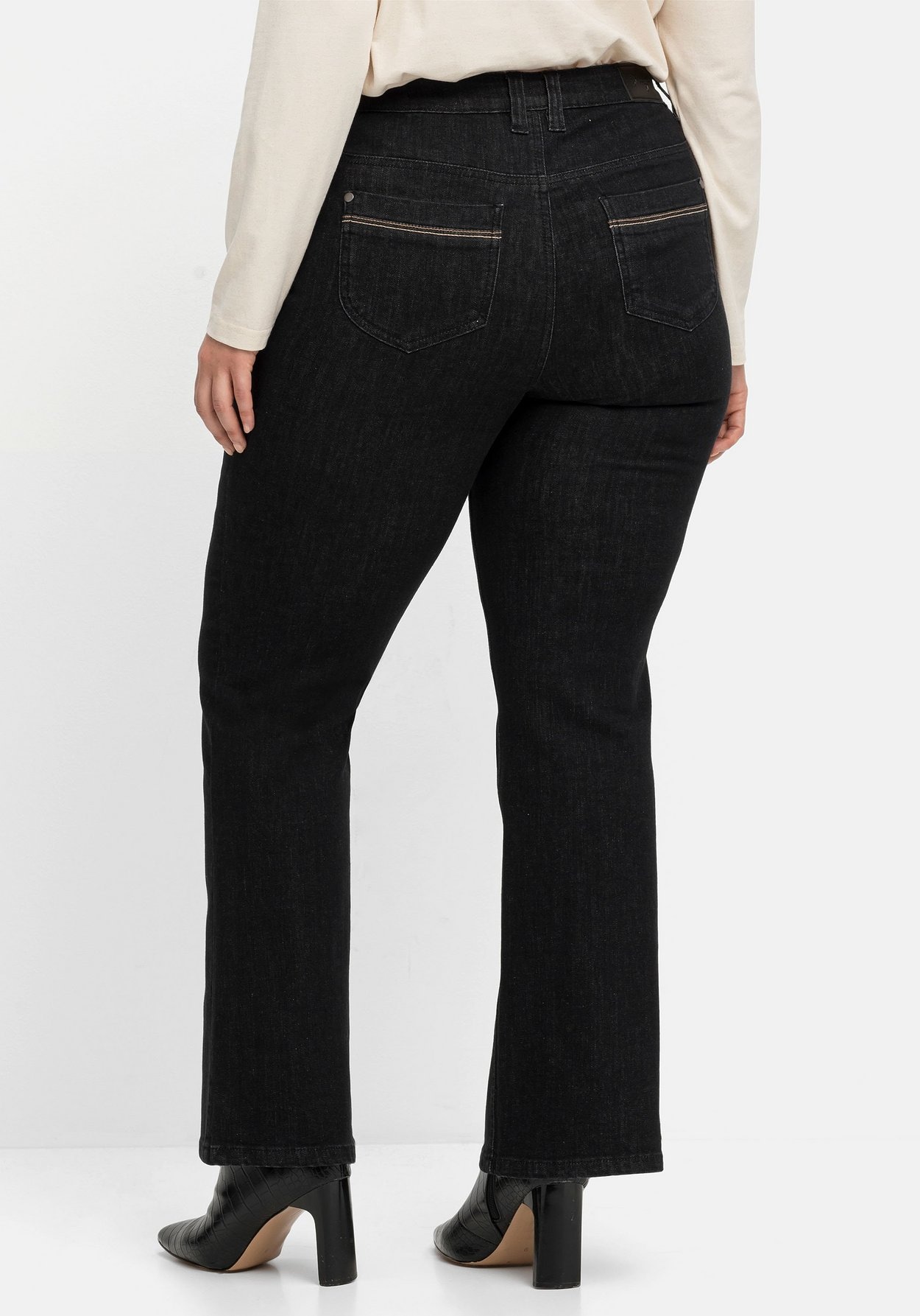 Sheego Bootcut-Jeans »Jeans mit Kontrast-Stickerei, extralang«