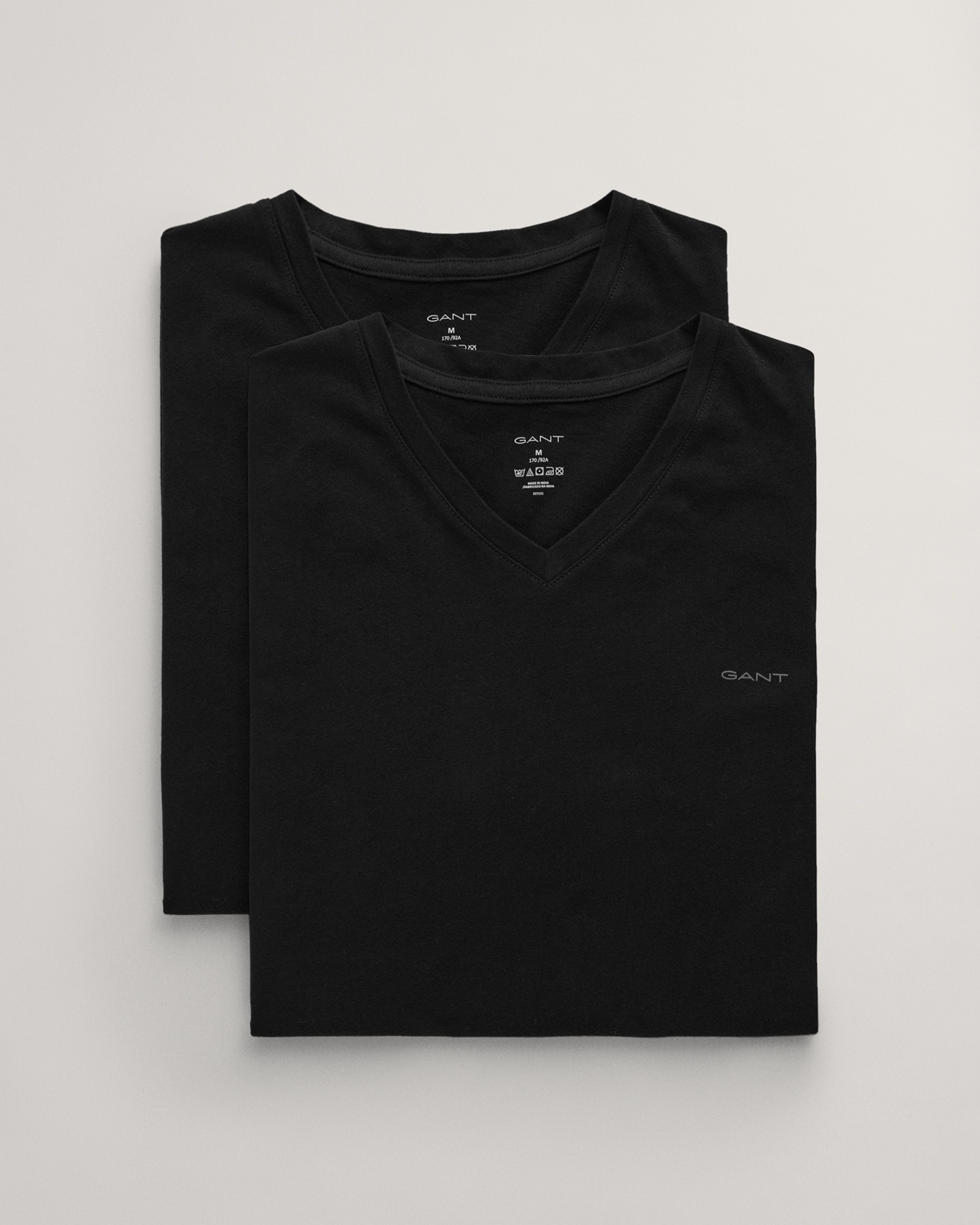 Gant Unterziehshirt »V-NECK T-SHIRT 2-PACK«, (Packung, 2 St., 2er), mit Markenlabel auf der Brust