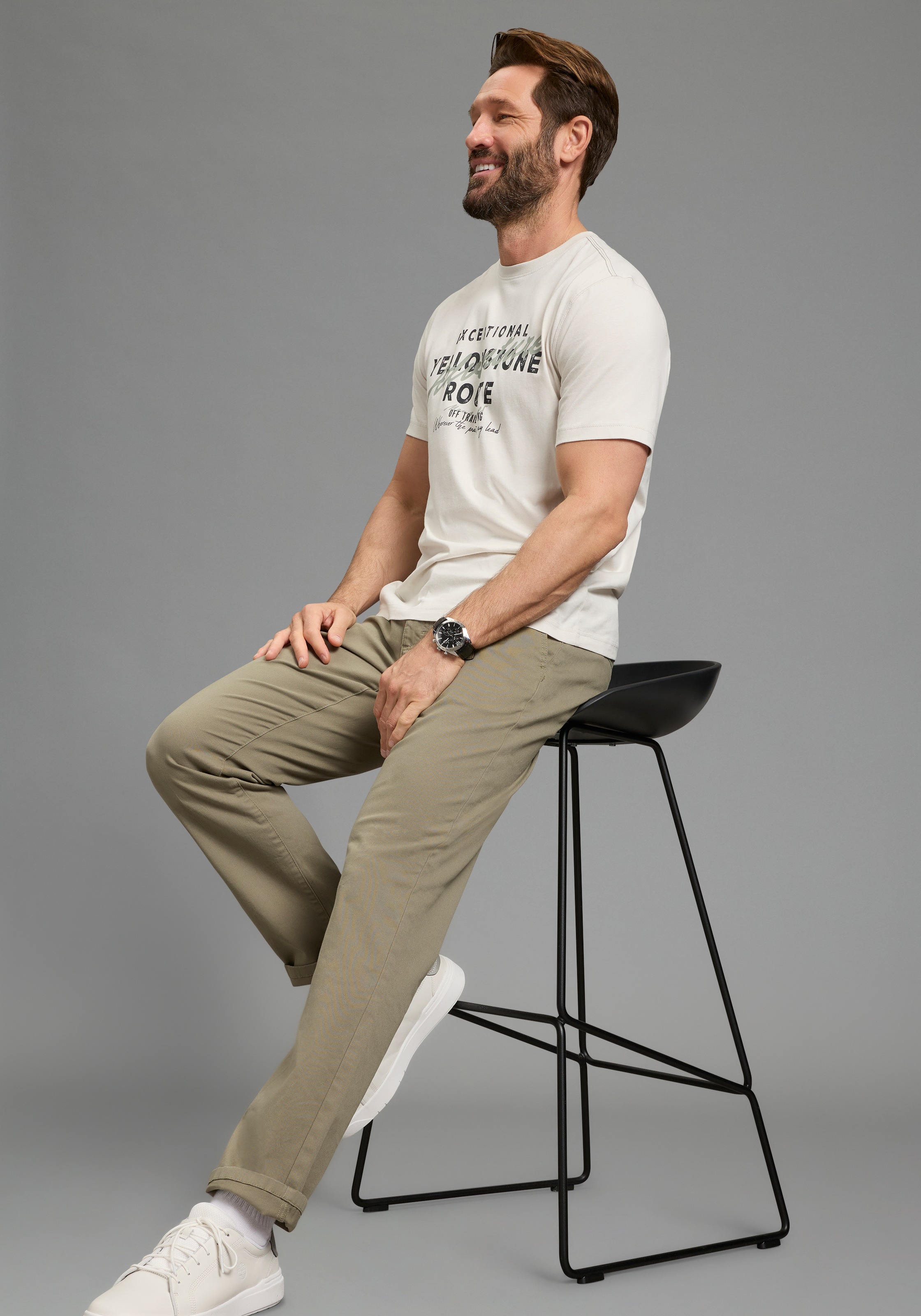 Man's World Rundhalsshirt »Neue Kollektion!« normale Passform, Kurzarm, mit Print-Applikation