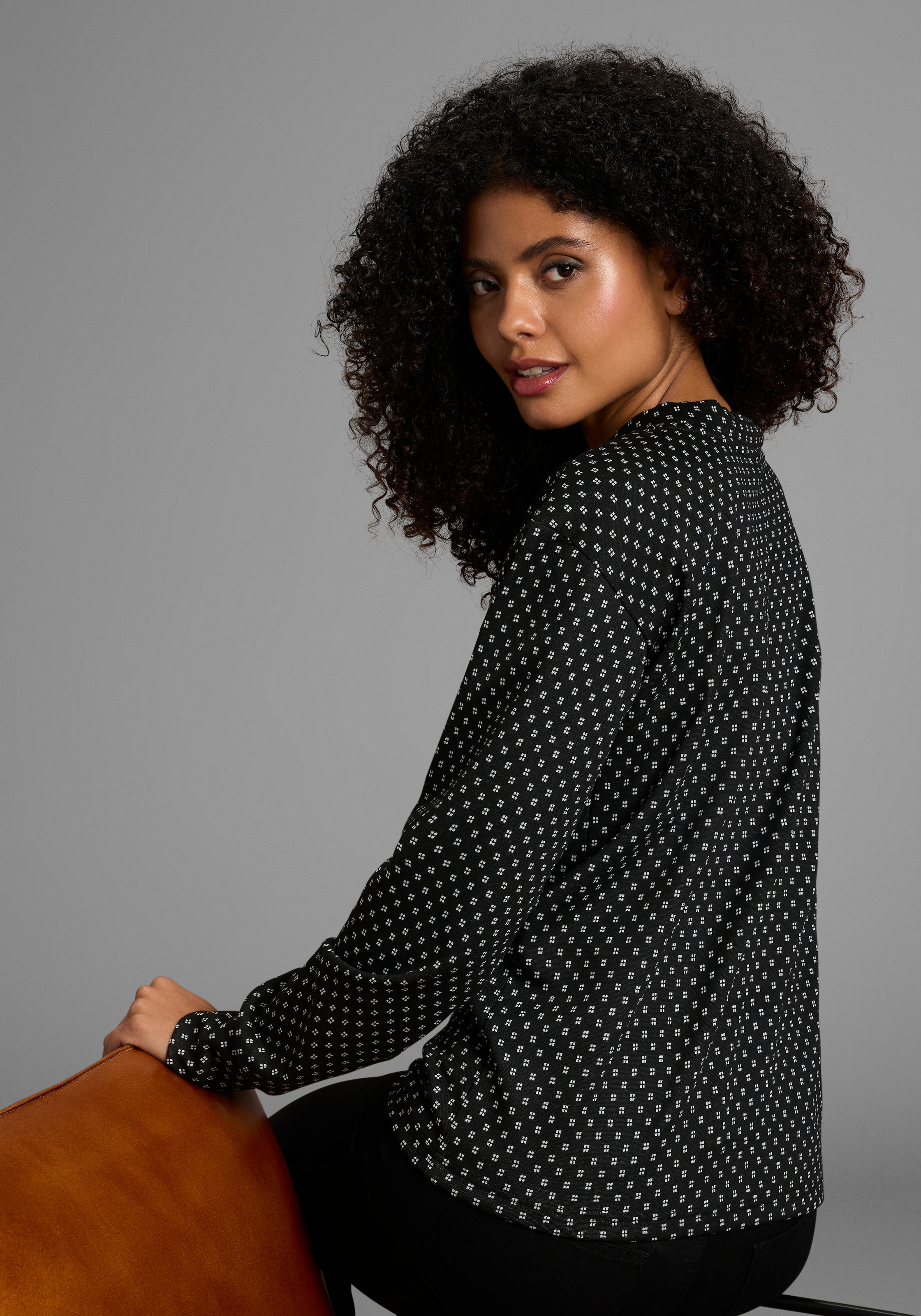 KangaROOS Sweatshirt , in strukturiertem Material mit Turtleneck
