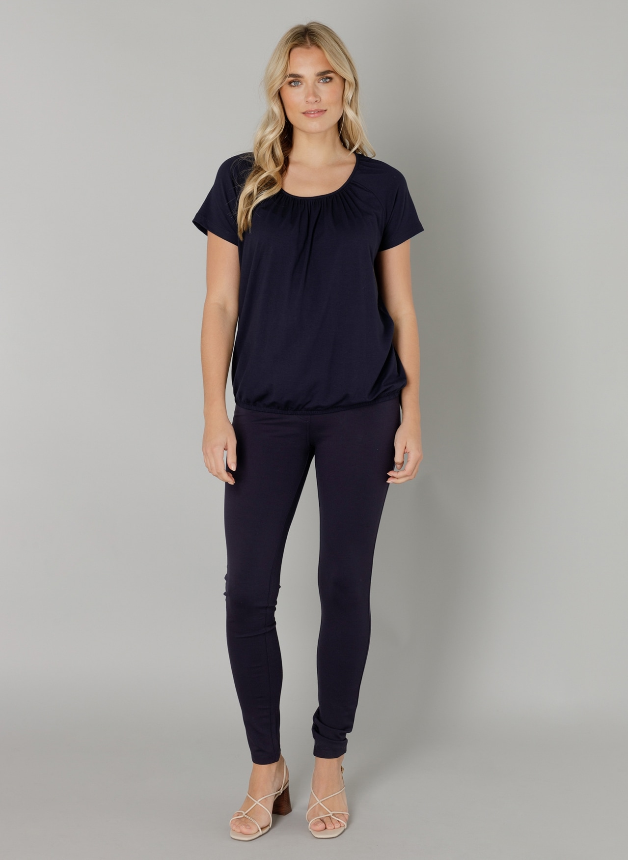 Base Level T-Shirt »Yona«, mit Raffung am Rundhalsausschnitt
