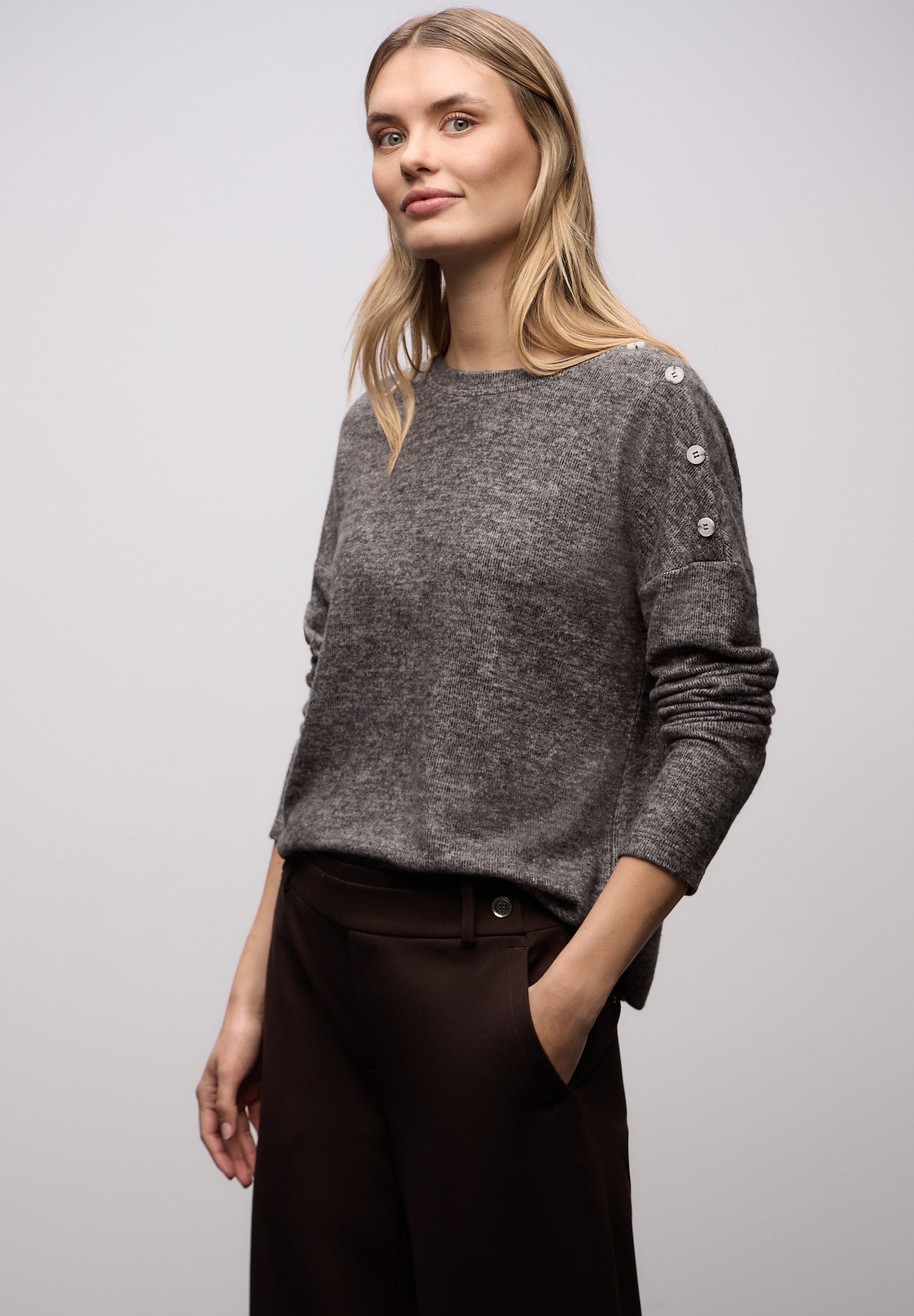 STREET ONE Strickpullover Knopfdetail an den Schultern und im Melange-Look