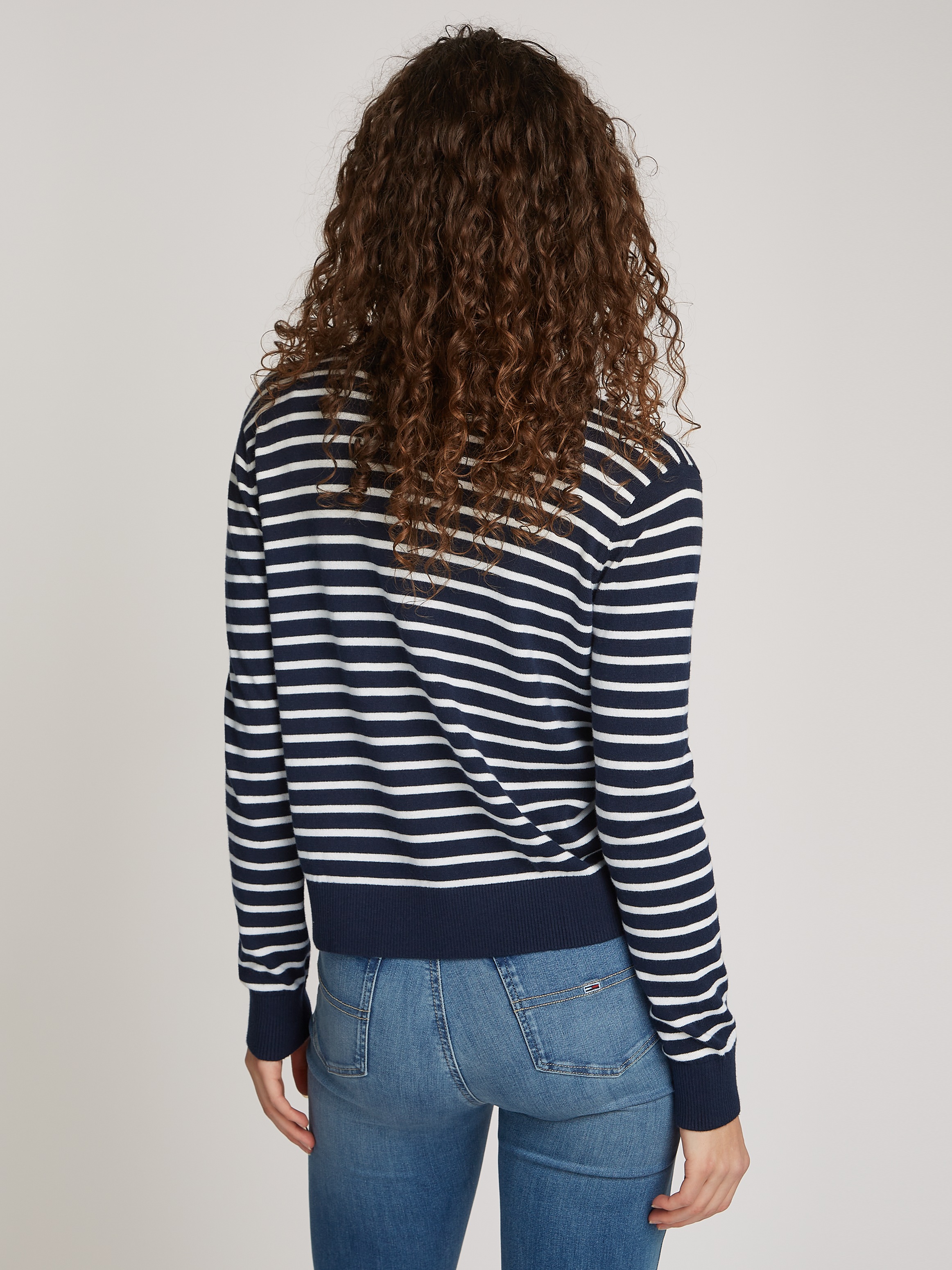 Tommy Jeans Curve V-Ausschnitt-Pullover »TJW ESSENTIAL VNECK SWEATER EXT«, in Großen Größen, V-Ausschnitt, mit Viskose
