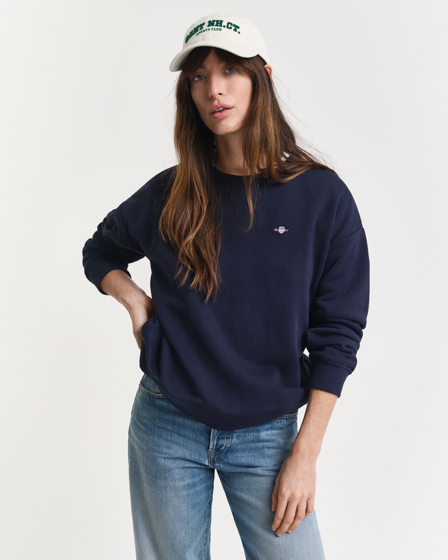Gant Sweatshirt »SHIELD C-NECK SWEAT«, Grafische GANT-Stickerei auf der Brust