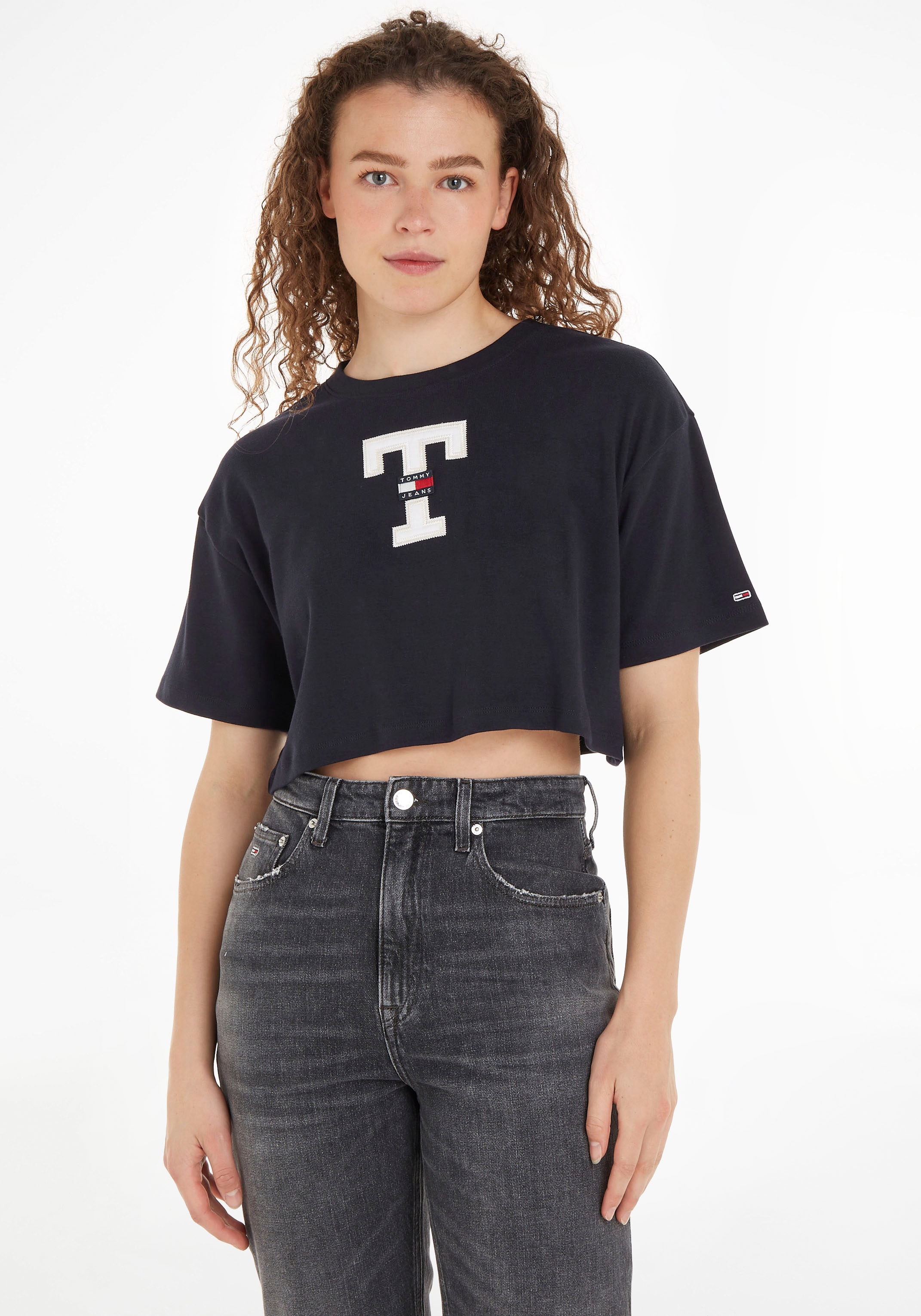 Tommy Jeans bei PREP TEE«, FLAG Labeldruck »TJW der MODERN CLS T-Shirt mit OTTO Brust online auf
