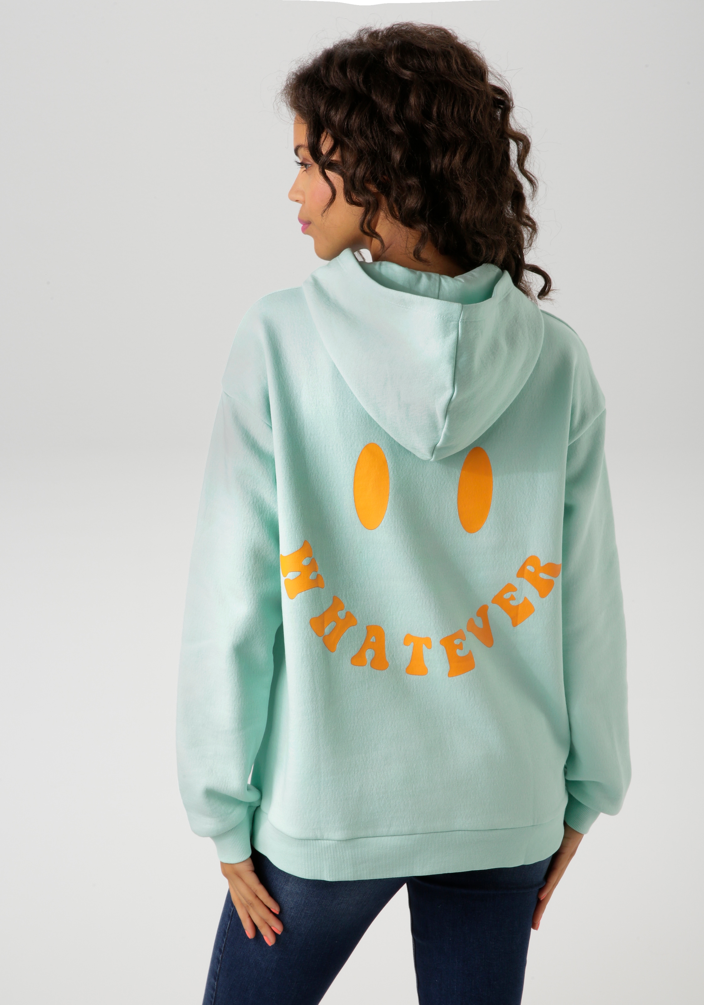Aniston CASUAL Kapuzensweatshirt, mit Smiley im Rücken