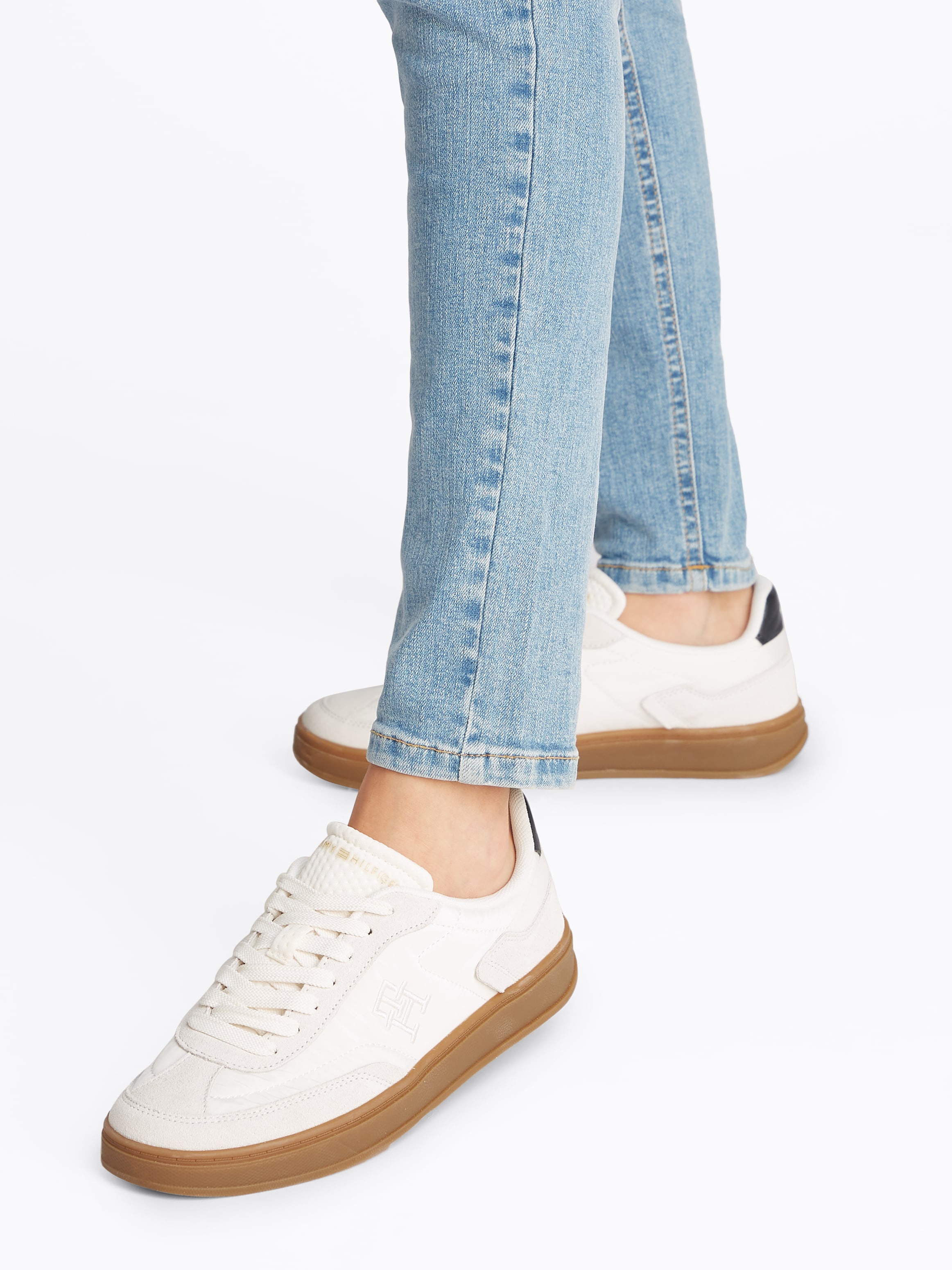 Tommy Hilfiger Plateausneaker »TH HERITAGE SNEAKER«, Freizeitschuh, Halbschuh, Schnürschuh mit Logostickerei