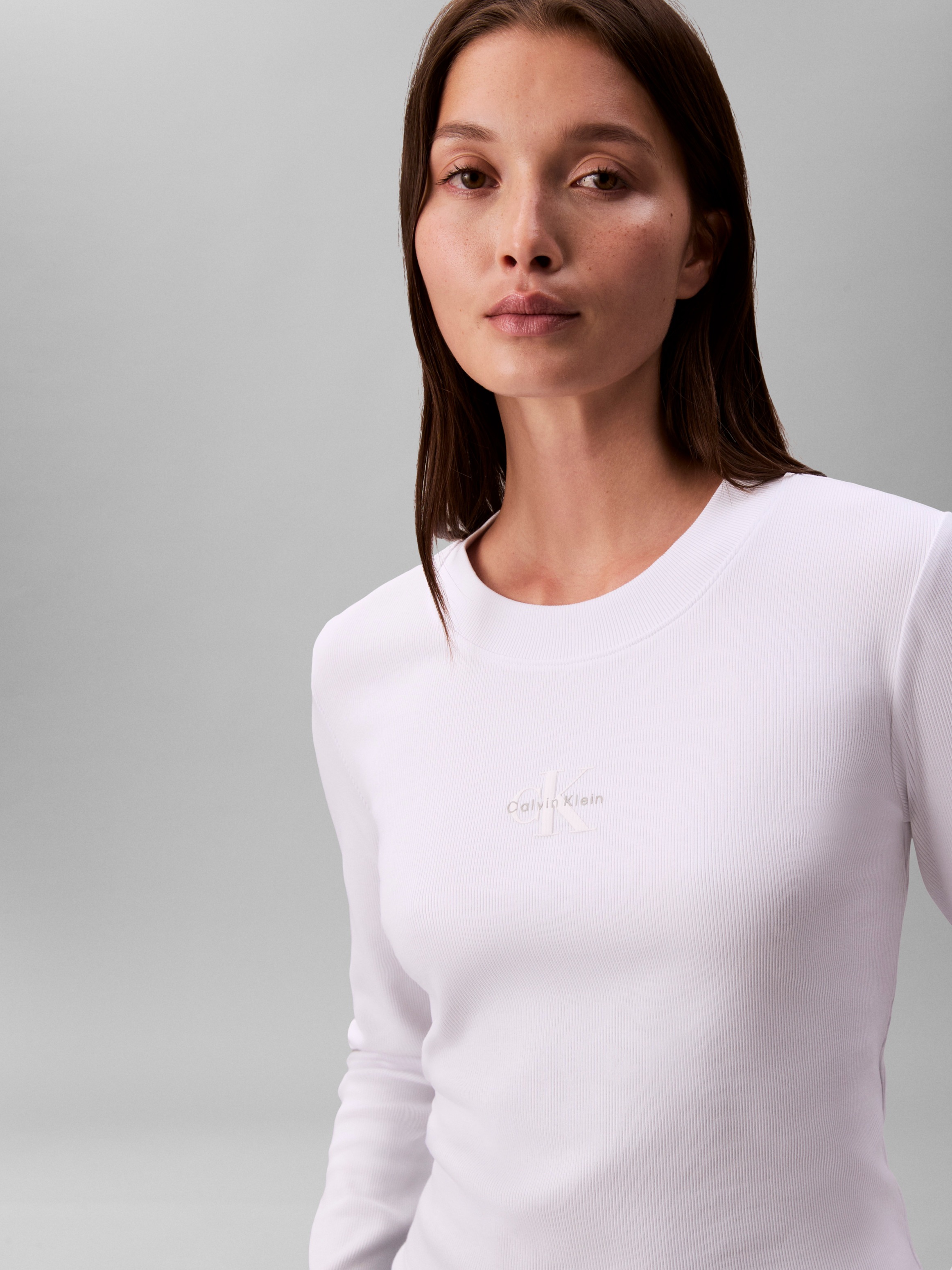 Calvin Klein Jeans Langarmshirt Rundhalsausschnitt, figurbetonte Passform, Logodruck