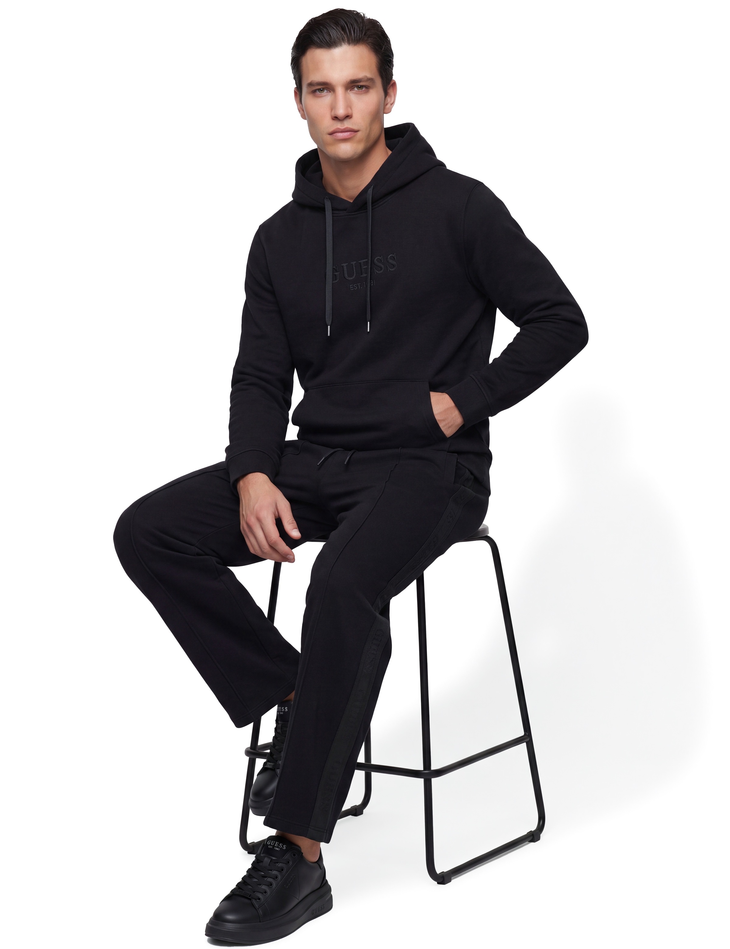 Guess Kapuzensweatshirt , Regular Fit, Kapuze mit Kordelzug, Kängurutasche

