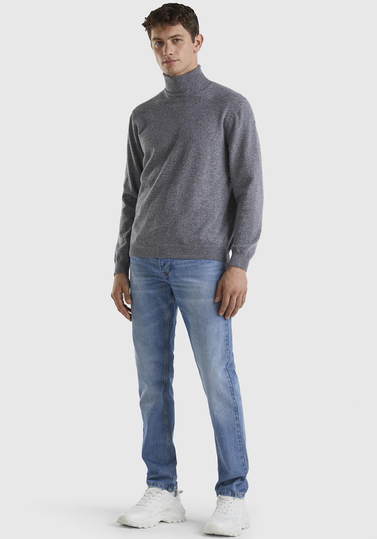 Rollkragenpullover, in klassischer Form