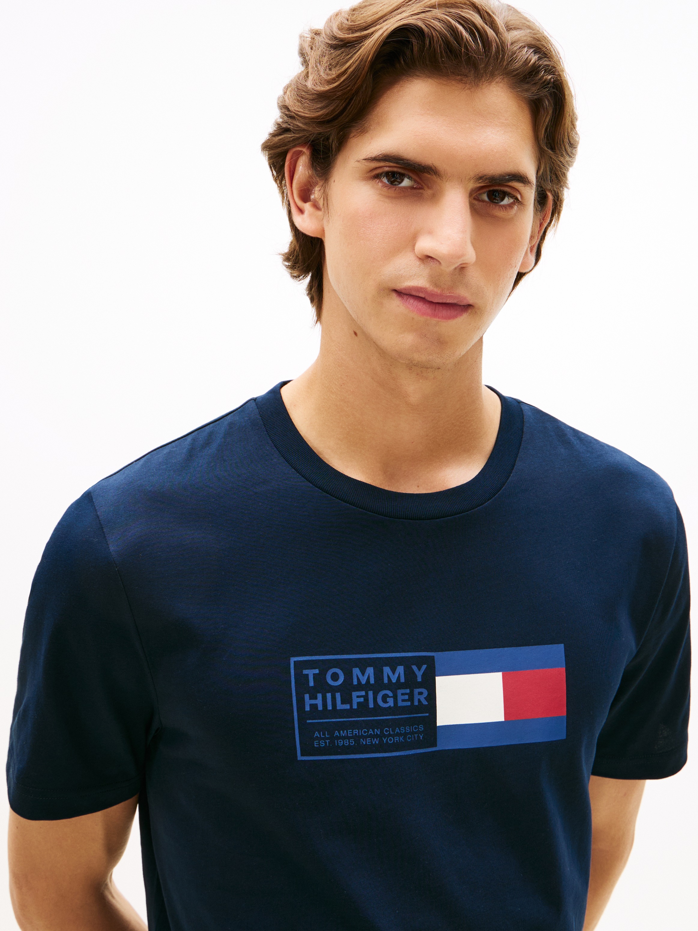 Tommy Hilfiger T-Shirt »BRAND LOVE TEXT BOX« regular fit, gerippter Rundhals
