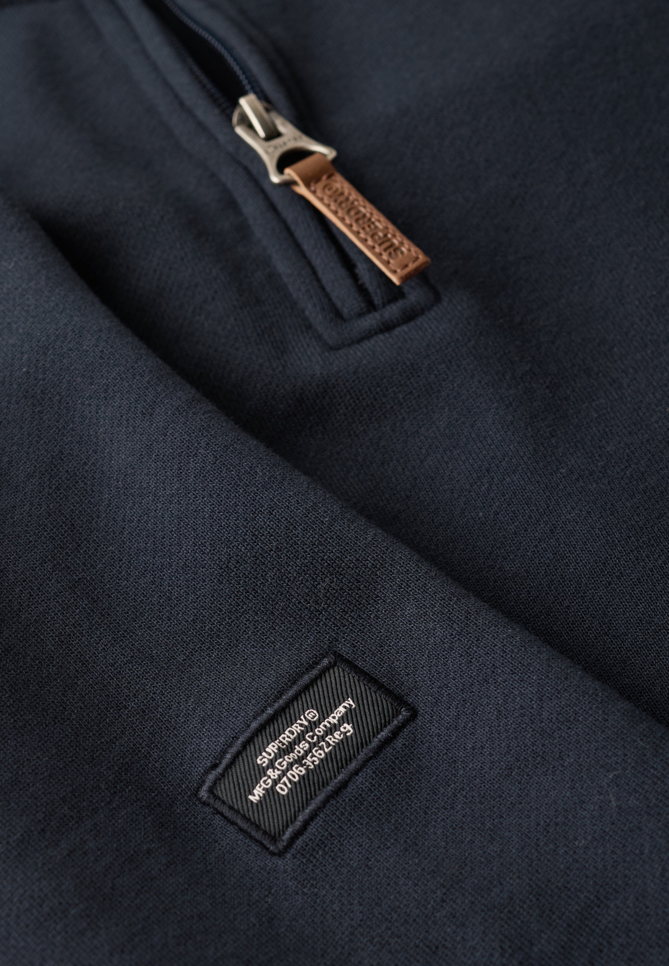 Superdry Sweatshirt »CORE LOGO HENLEY«, mit Stehkragen und kurzem Reißverschluss im Troyer-Look
