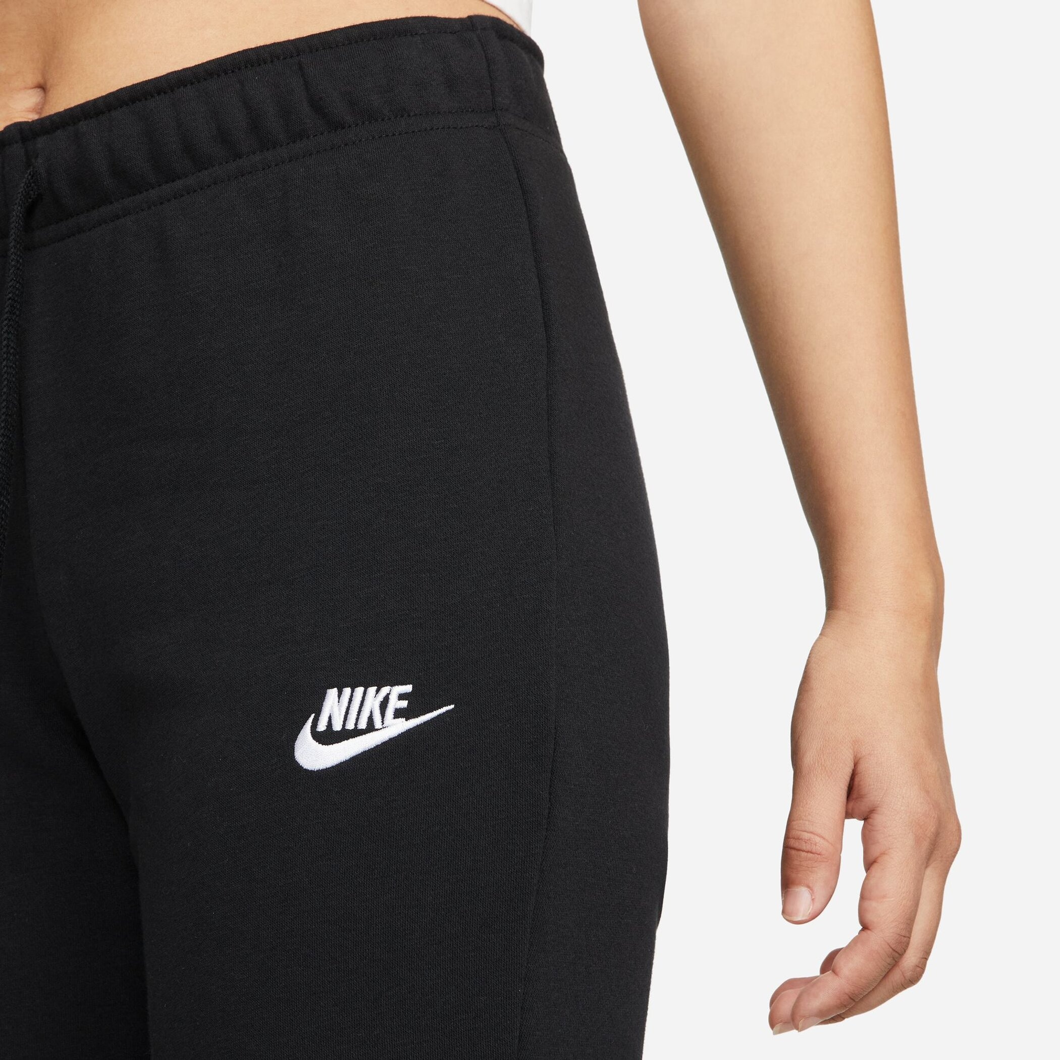 Nike Sportswear Jogginghose »Club Fleece Women's Mid-Rise Slim Joggers«, weiches Fleecematerial