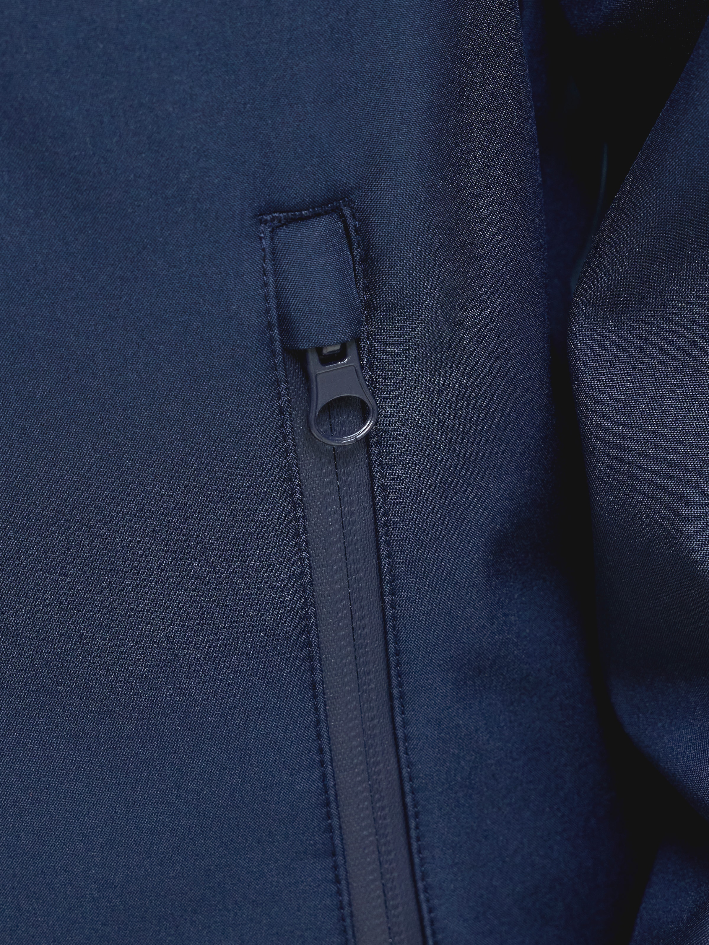 Jack & Jones Junior Softshelljacke »JJTHEO wasserabweisend und pflegeleicht für Alltag« mit Kapuze Polyester, regular fit