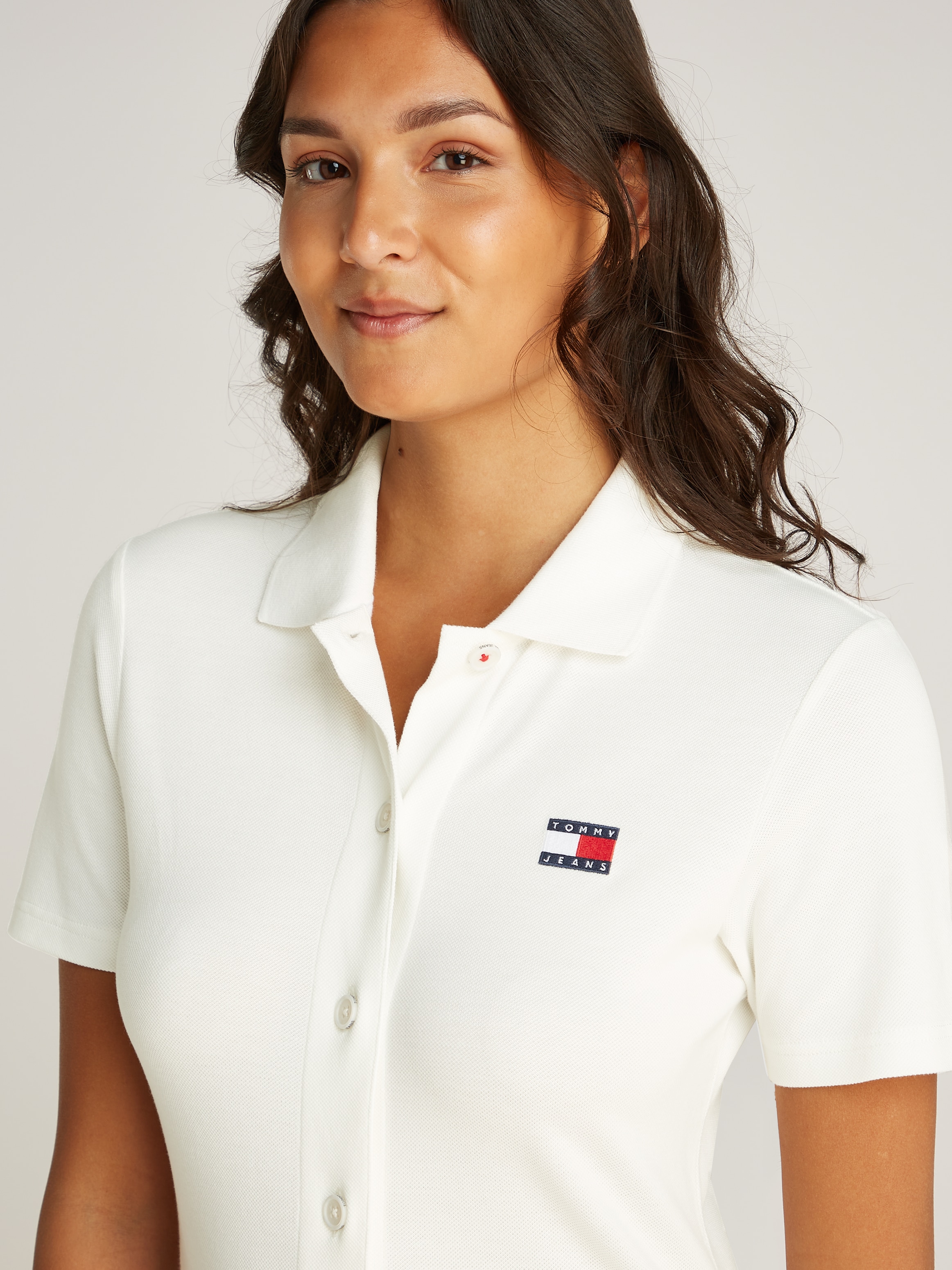 Tommy Jeans Polokleid »TJW BADGE PIQUE POLO DRESS«, mit Logo-Badge