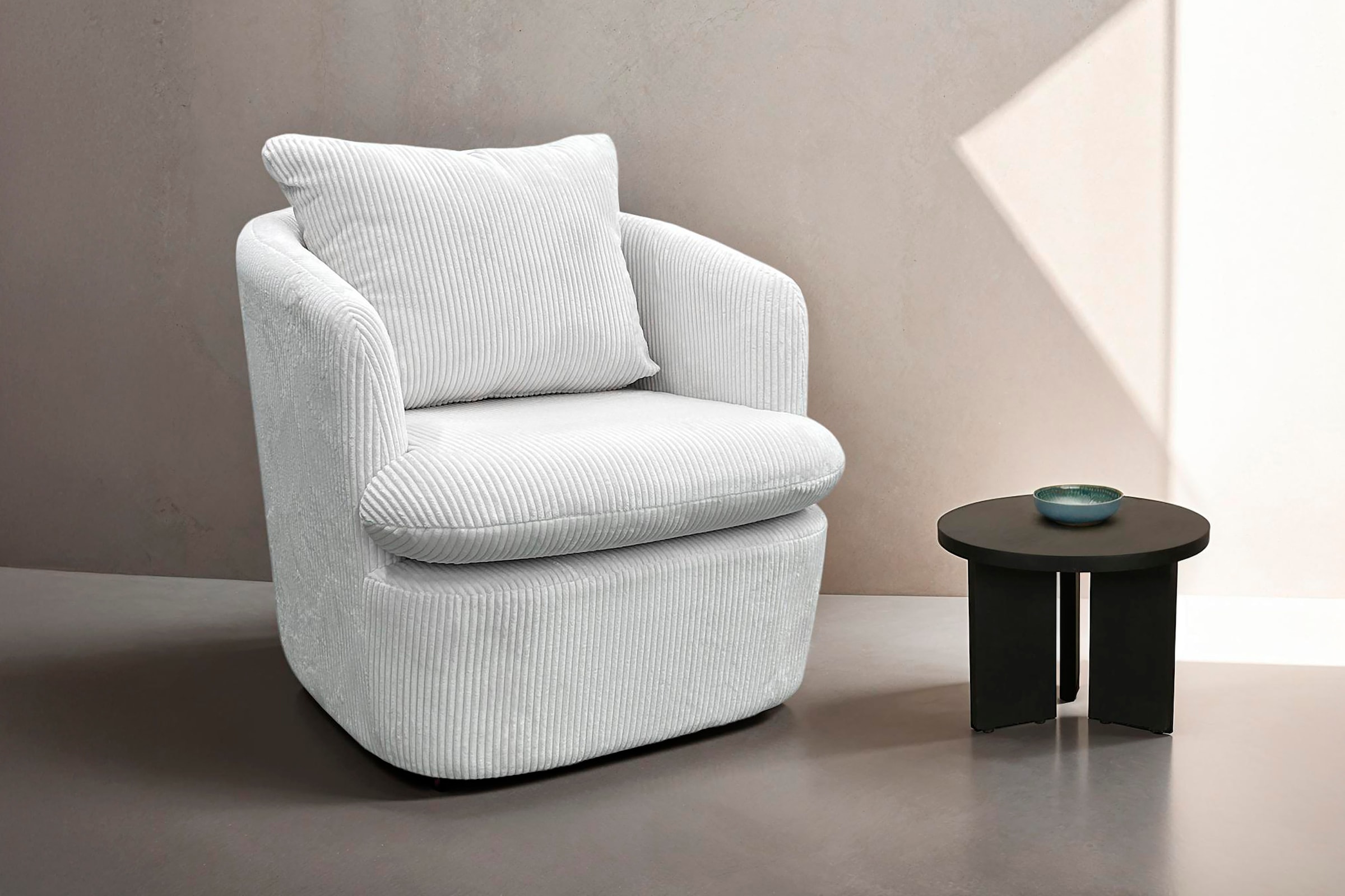 byLIVING Couchtisch »Round«, (1 St.), aus 2,5cm starkem Massivholz schwarz, einzeln oder im Set stellbar