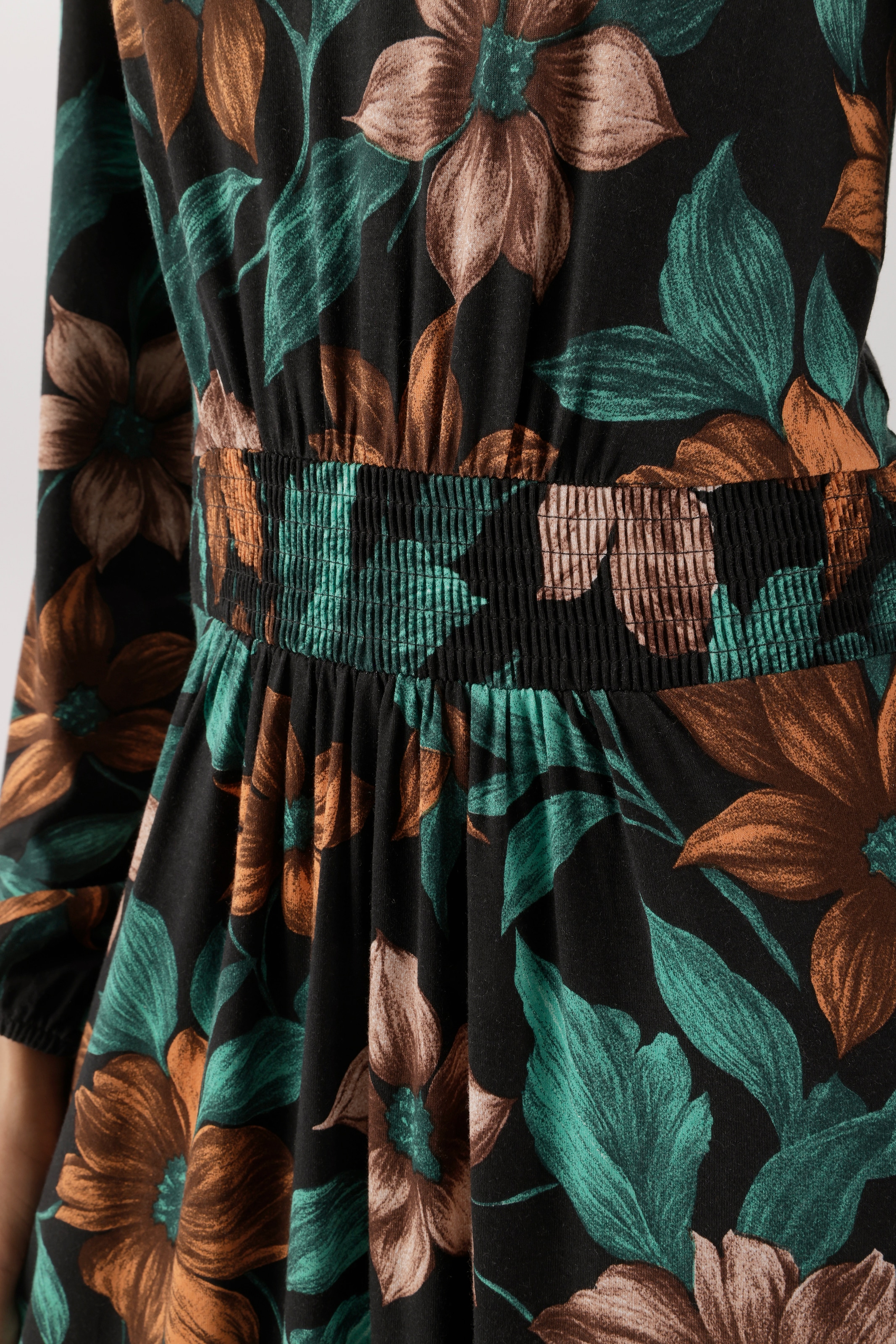 Aniston SELECTED Jerseykleid mit dekorativen V-Ausschnitt - NEUE KOLLEKTION