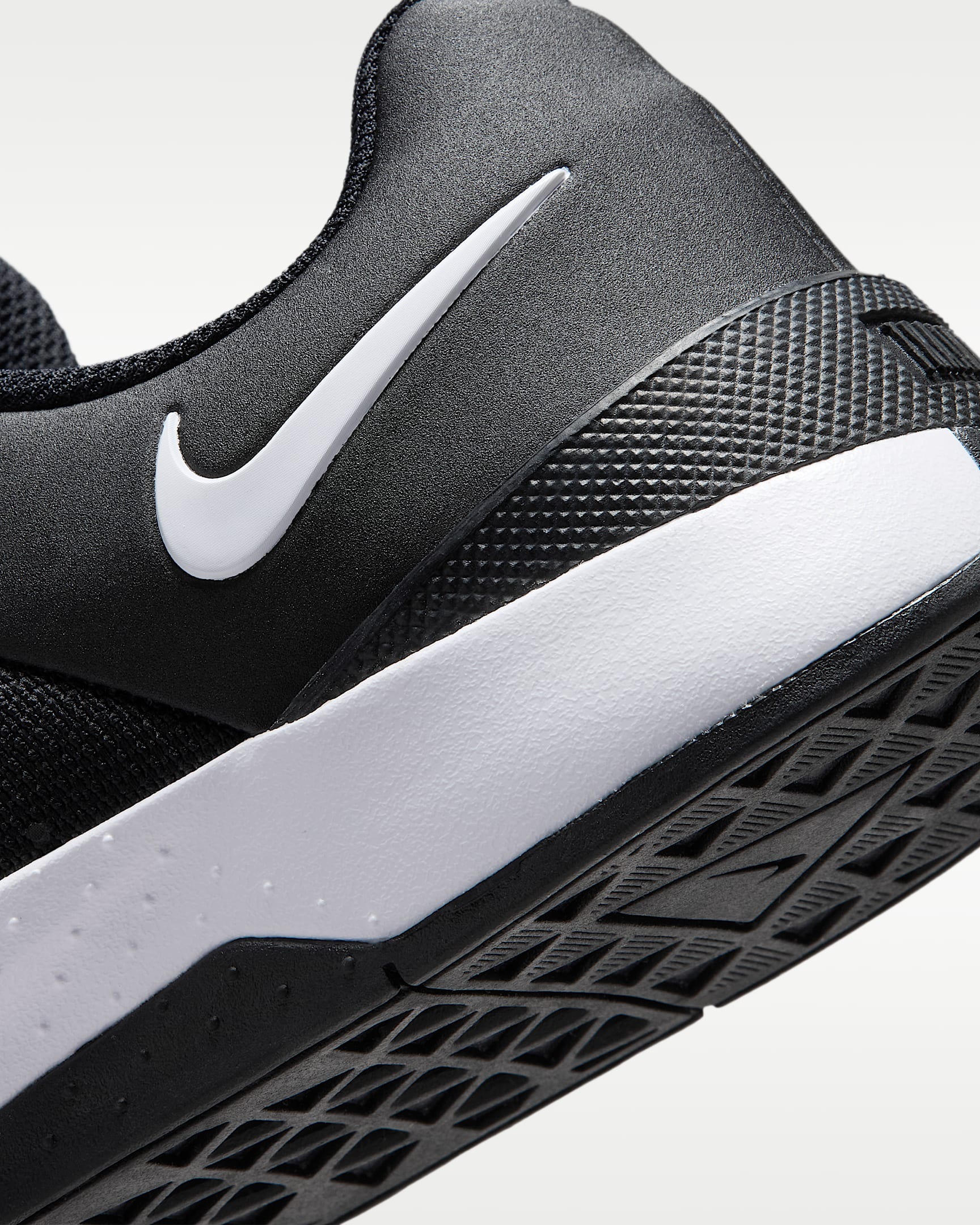 Nike Trainingsschuh »MC TRAINER 4«  ideal für Gym und Fitnessstudio