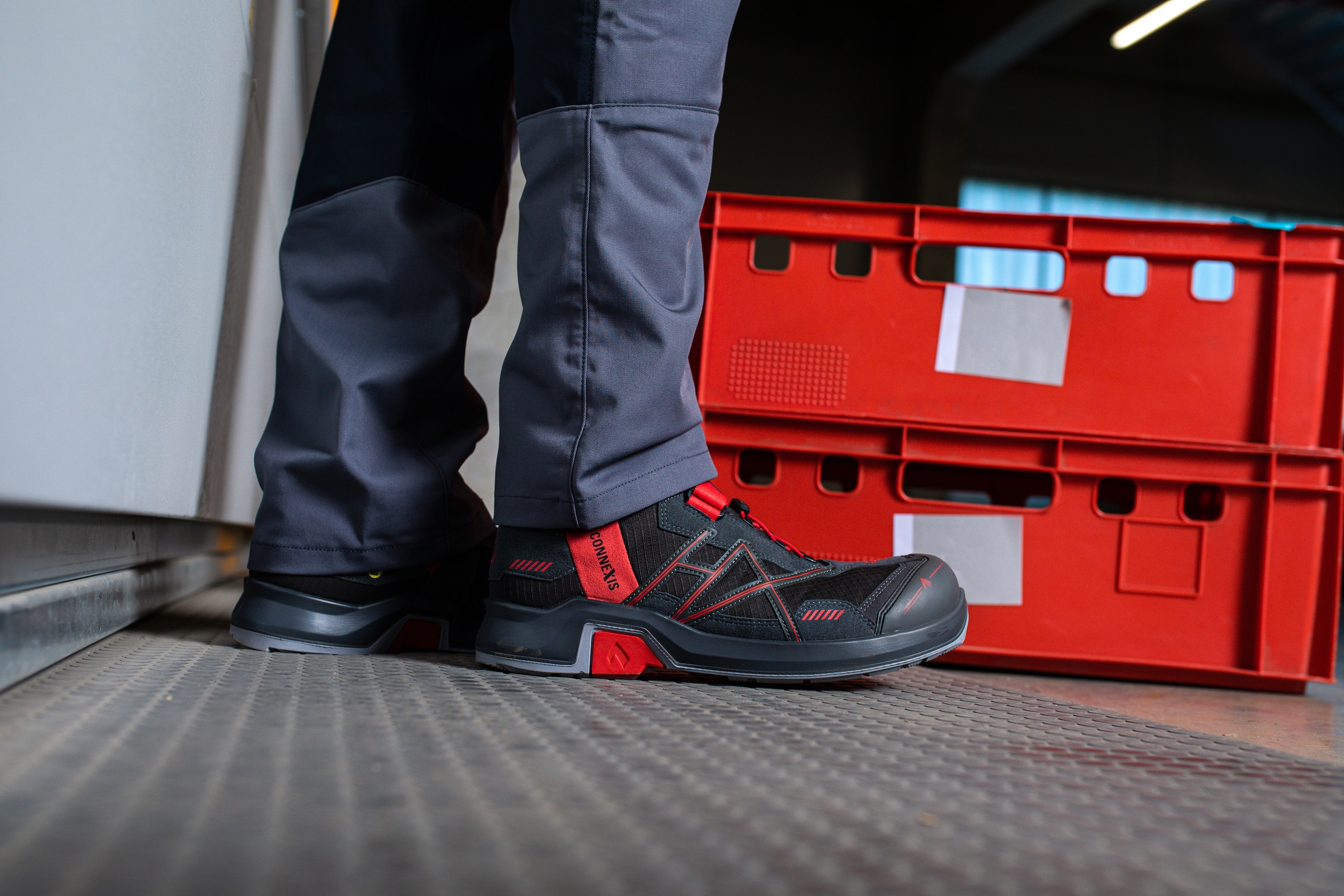 haix Sicherheitsschuh »Sicherheitsschuhe CONNEXIS Safety T S1 low grey-red«