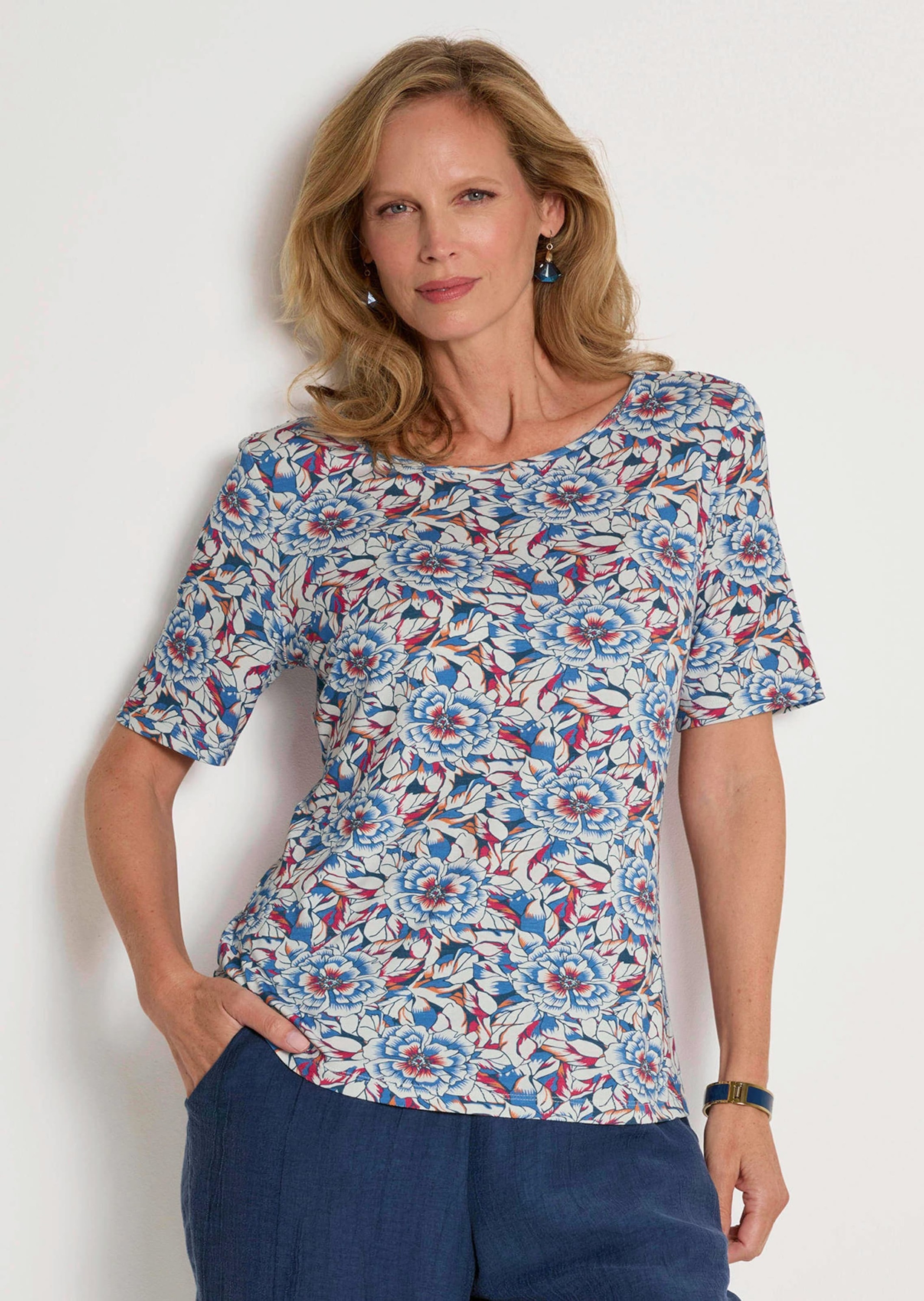 GOLDNER Kurzarmshirt »Kurzgröße Cityshirt mit floralem Design« stretchbequemer Viskosejersey