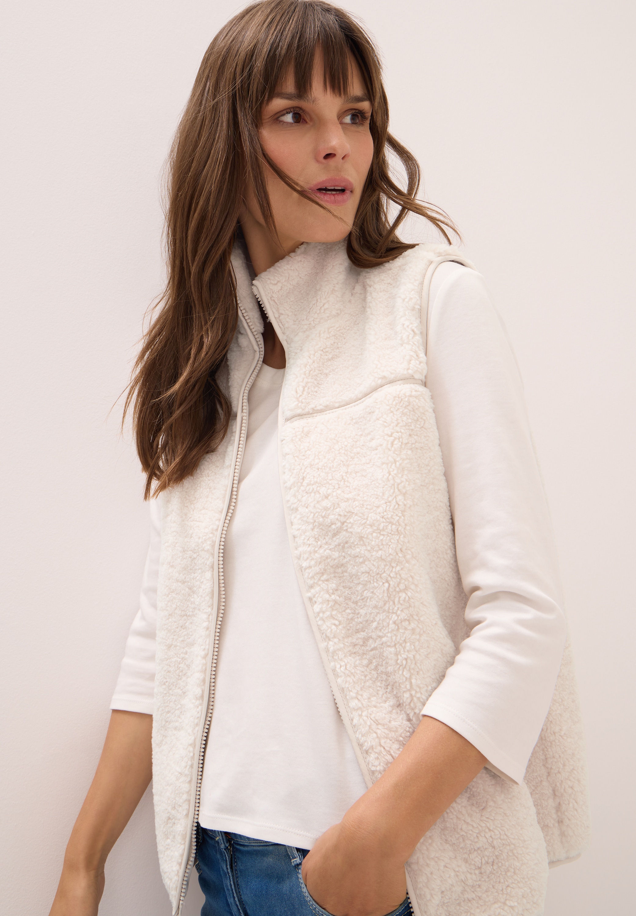 Cecil Plüschweste, im sportlichen Look