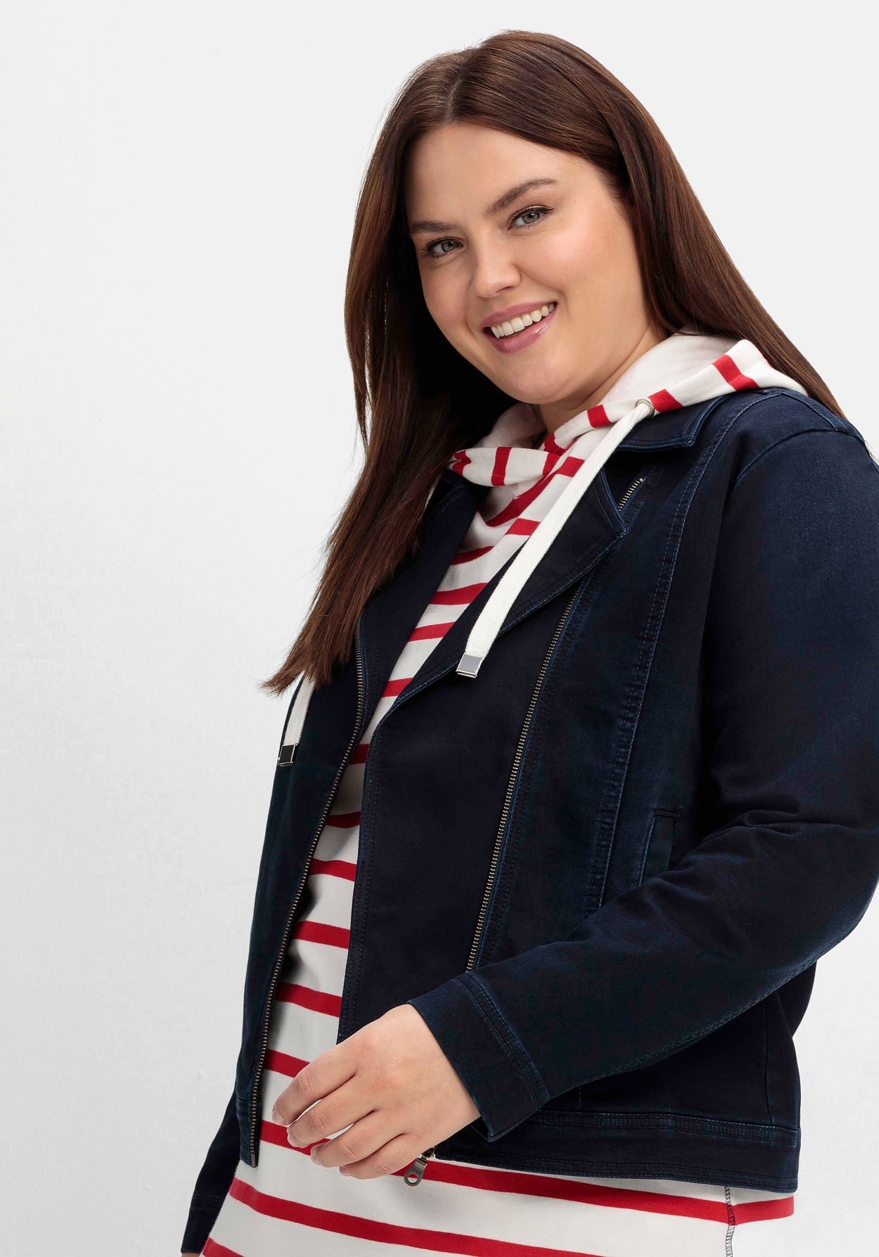 Sheego Jeansjacke »Jeansjacke im Bikerstil, aus Sweatdenim«, ohne Kapuze, im Bikerstil, aus Sweatdenim
