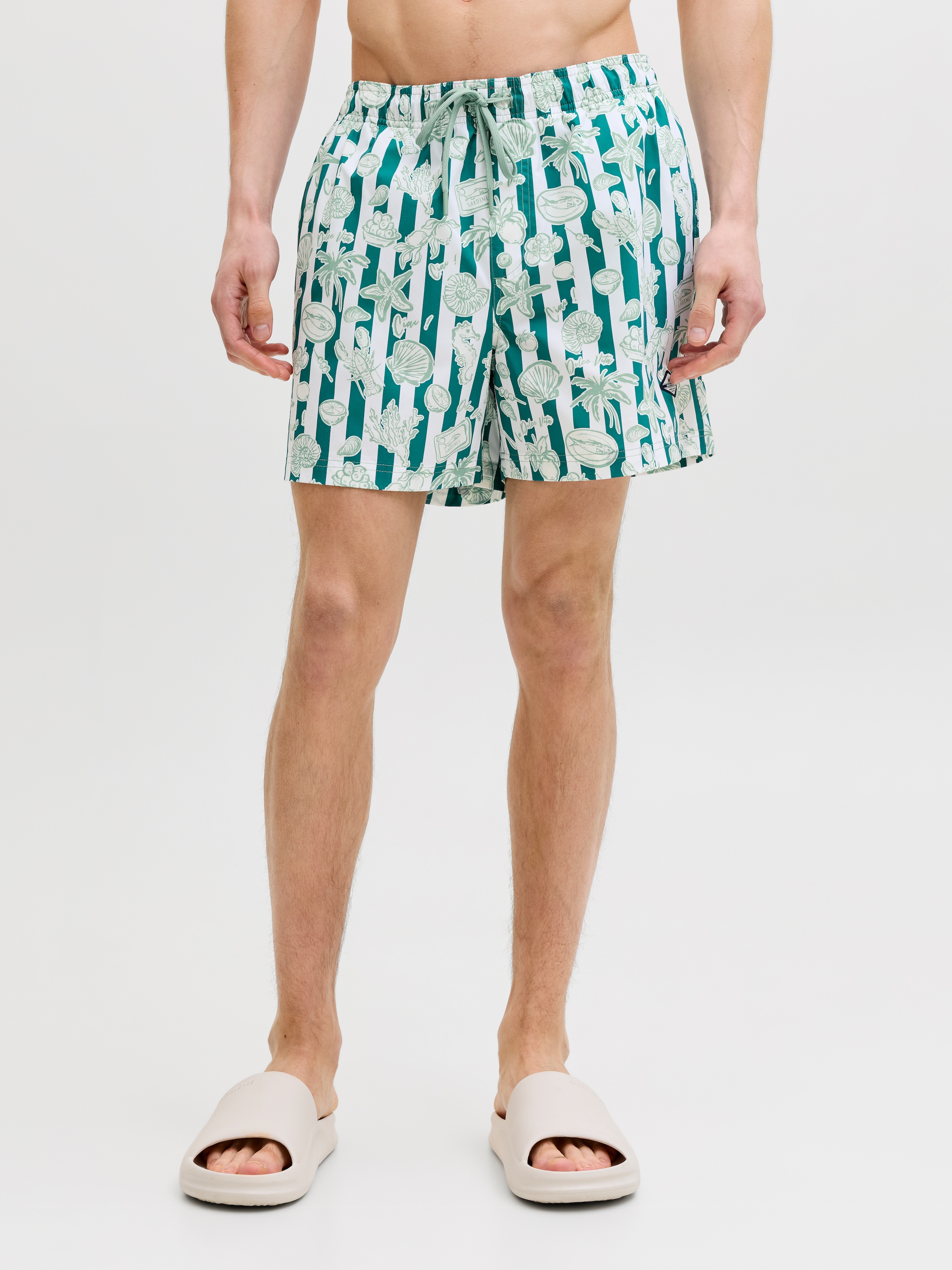 Jack & Jones Badeshorts »JPSTMAUI VIBES NOVELTY AOP SWIM SHORT SN« Kunstfaser