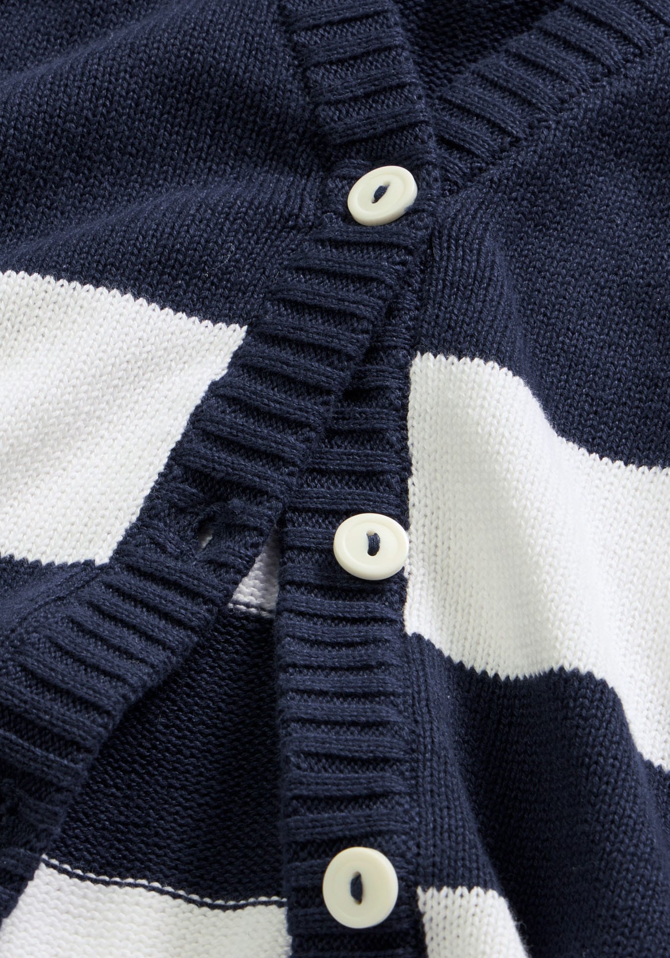 bonprix Strickjacke Slim fit Passform, mit Streifenmuster, eleganter Stil