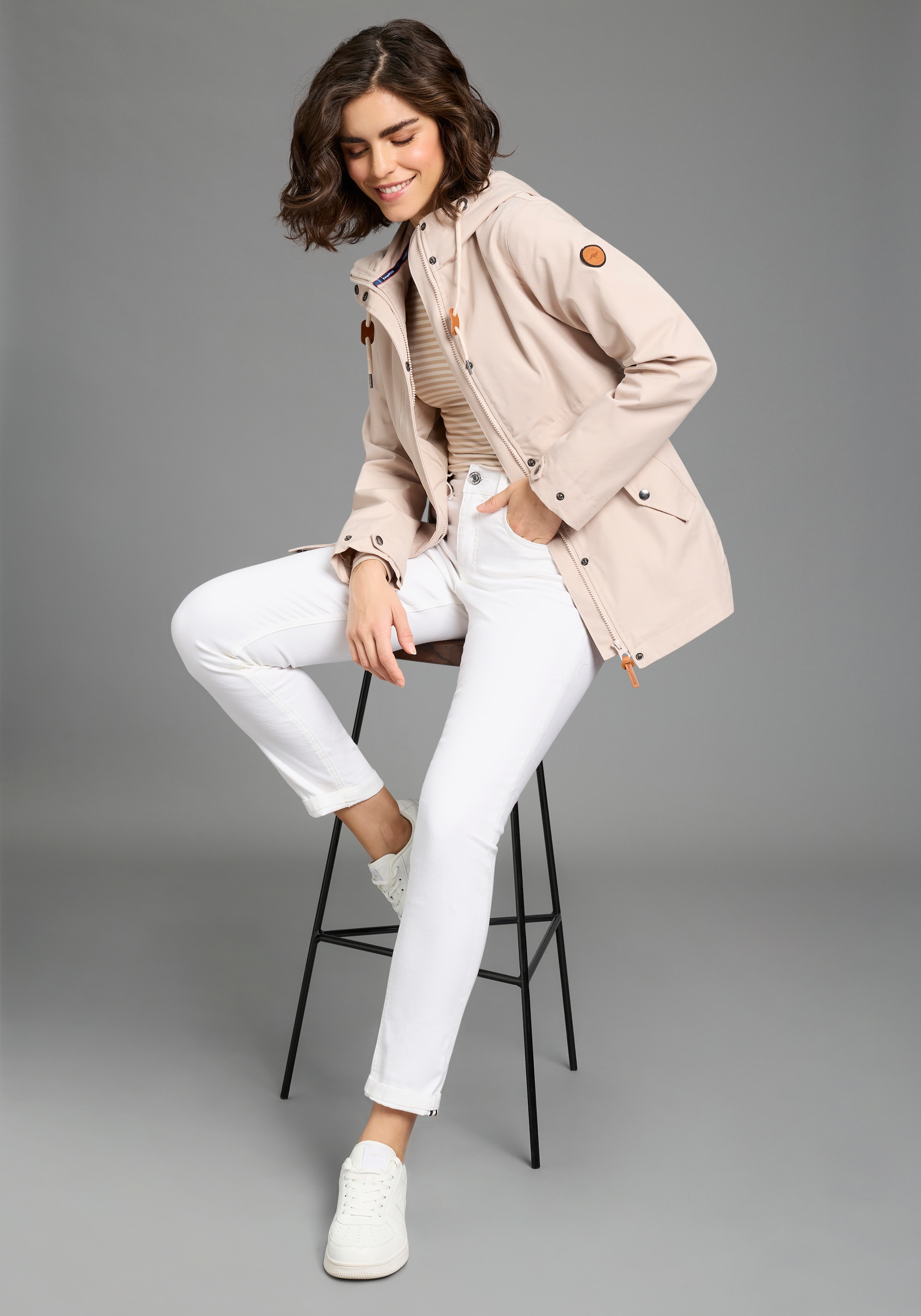 KangaROOS Outdoorjacke mit Kapuze Übergangsjacke  gefütterte Kapuze, Kordelzug, Klappentaschen