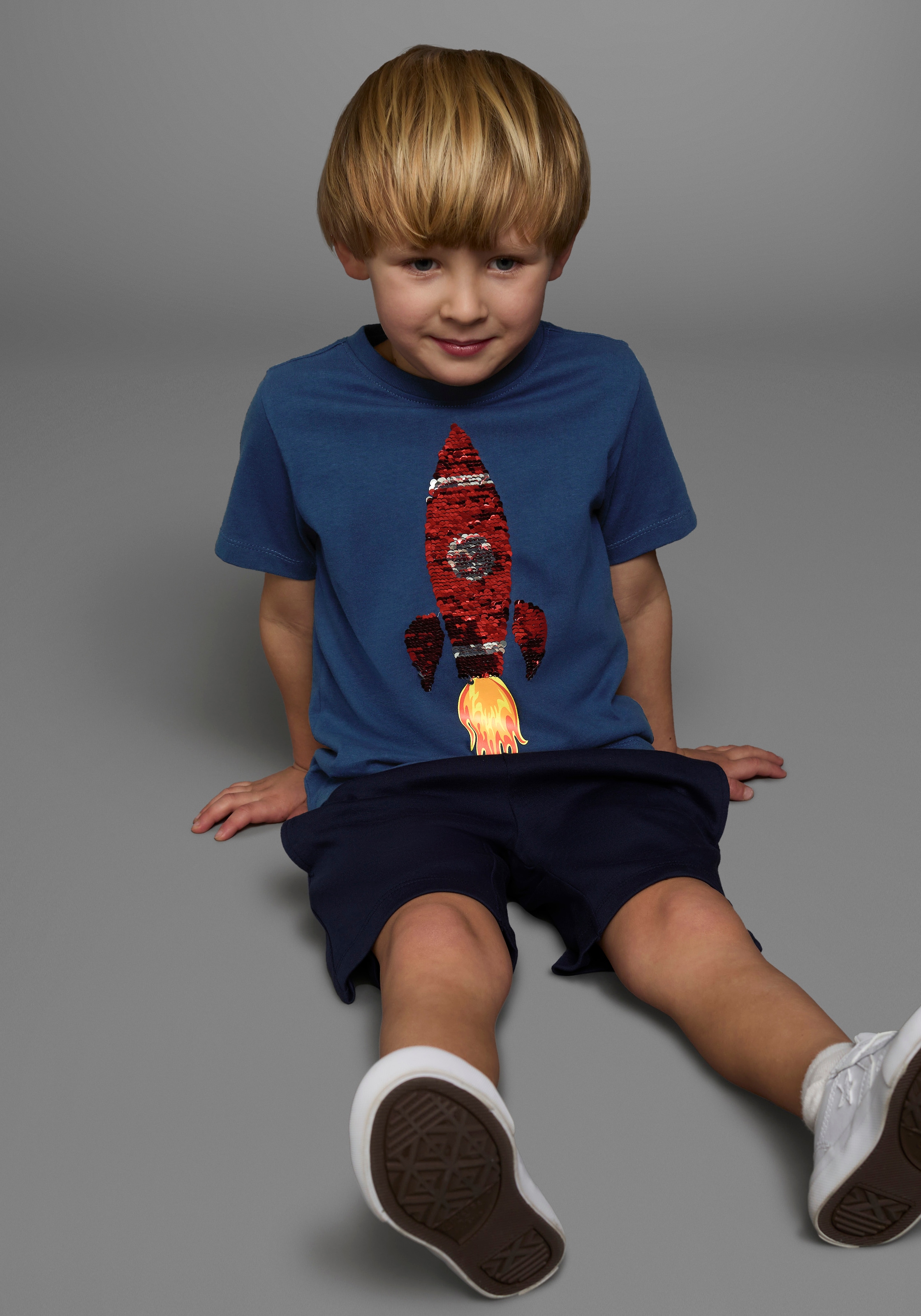 KIDSWORLD T-Shirt »Mit Rakete aus Wendepailletten«, Kurzarm, Basic-Passform, bedruckt, Rundhalsausschnitt