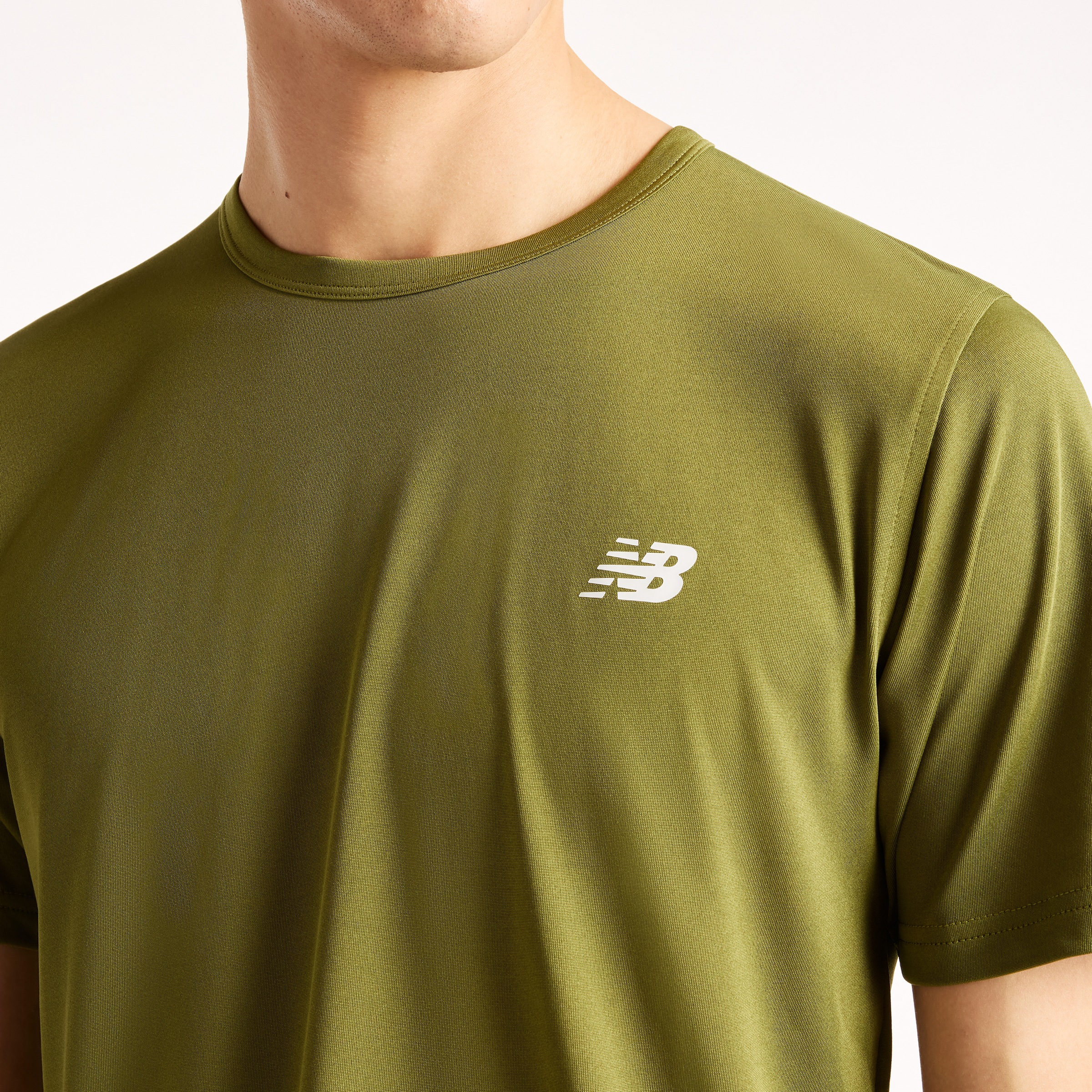 New Balance Trainingsshirt »SPORT ESSENTIALS UTILITY T-SHIRT« atmungsaktiv, schnell trocknend, aus Polyester