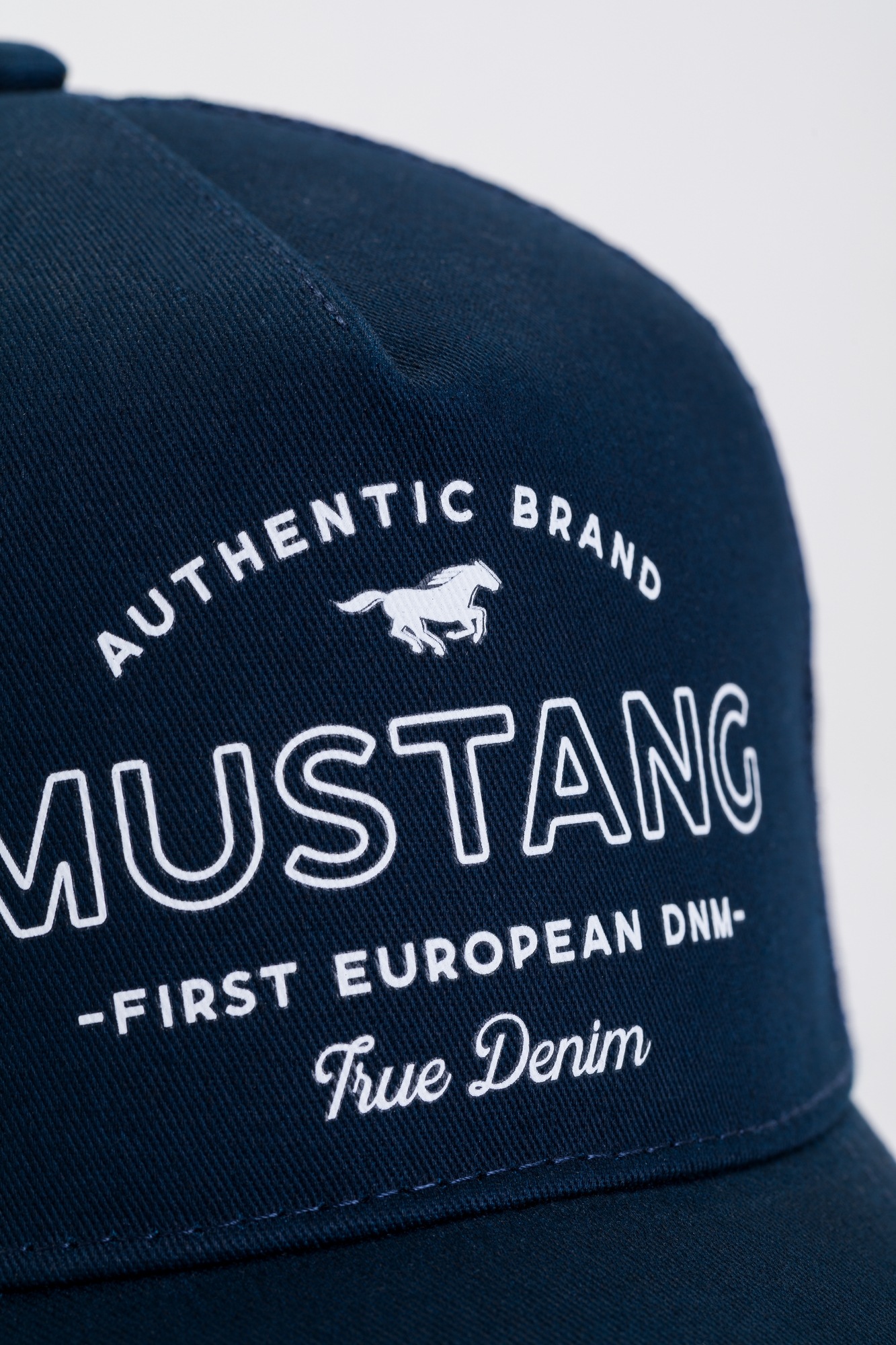 MUSTANG Baseball Cap »"Taylor"« 1 Stk. gerundeter Schirm, Größenverstellbar, Markenlogo vorne