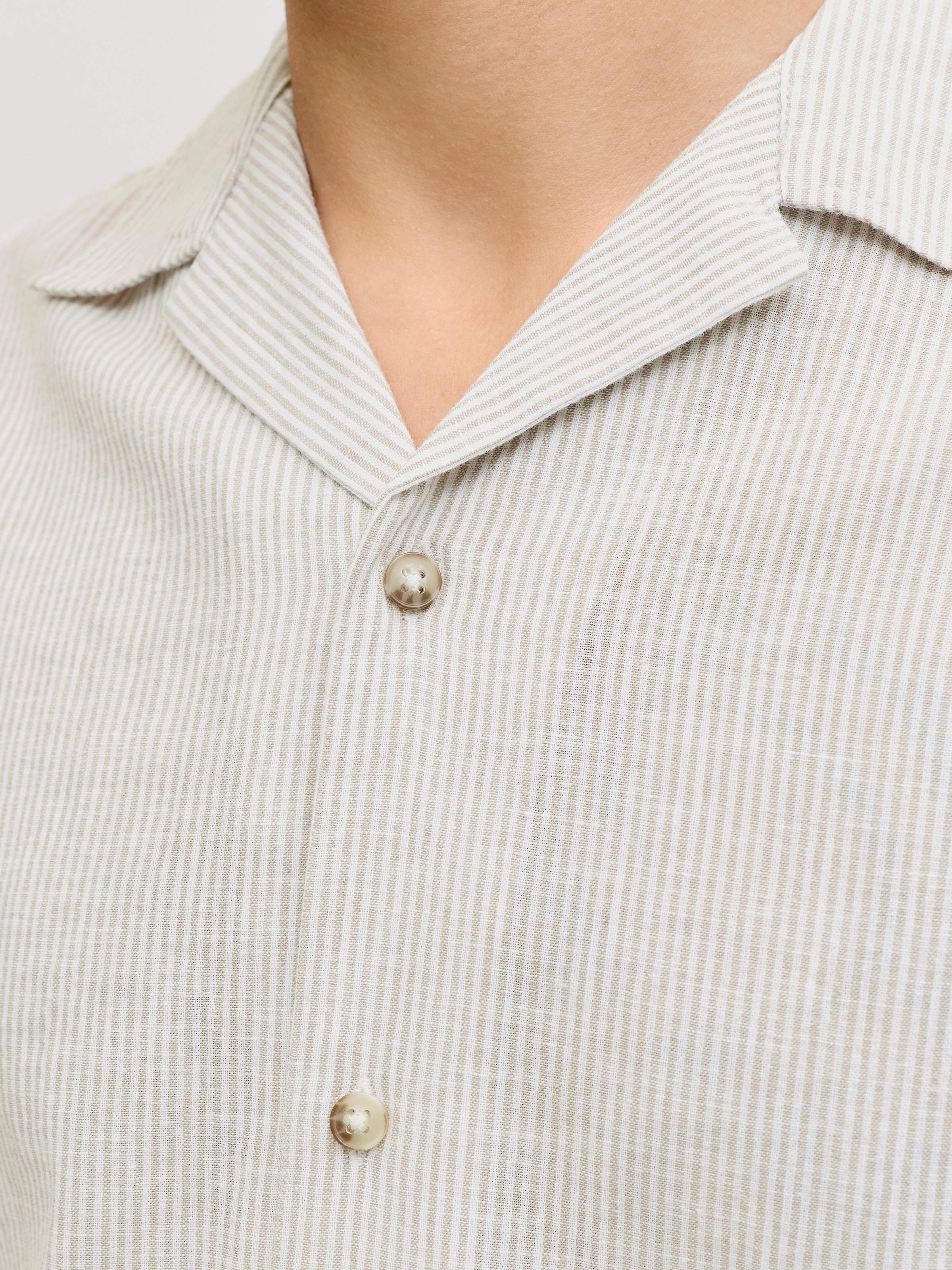 Jack & Jones Kurzarmhemd »JJESUMMER LINEN BLEND RESORT SHIRT SS SN« Baumwollmischung, relaxed fit