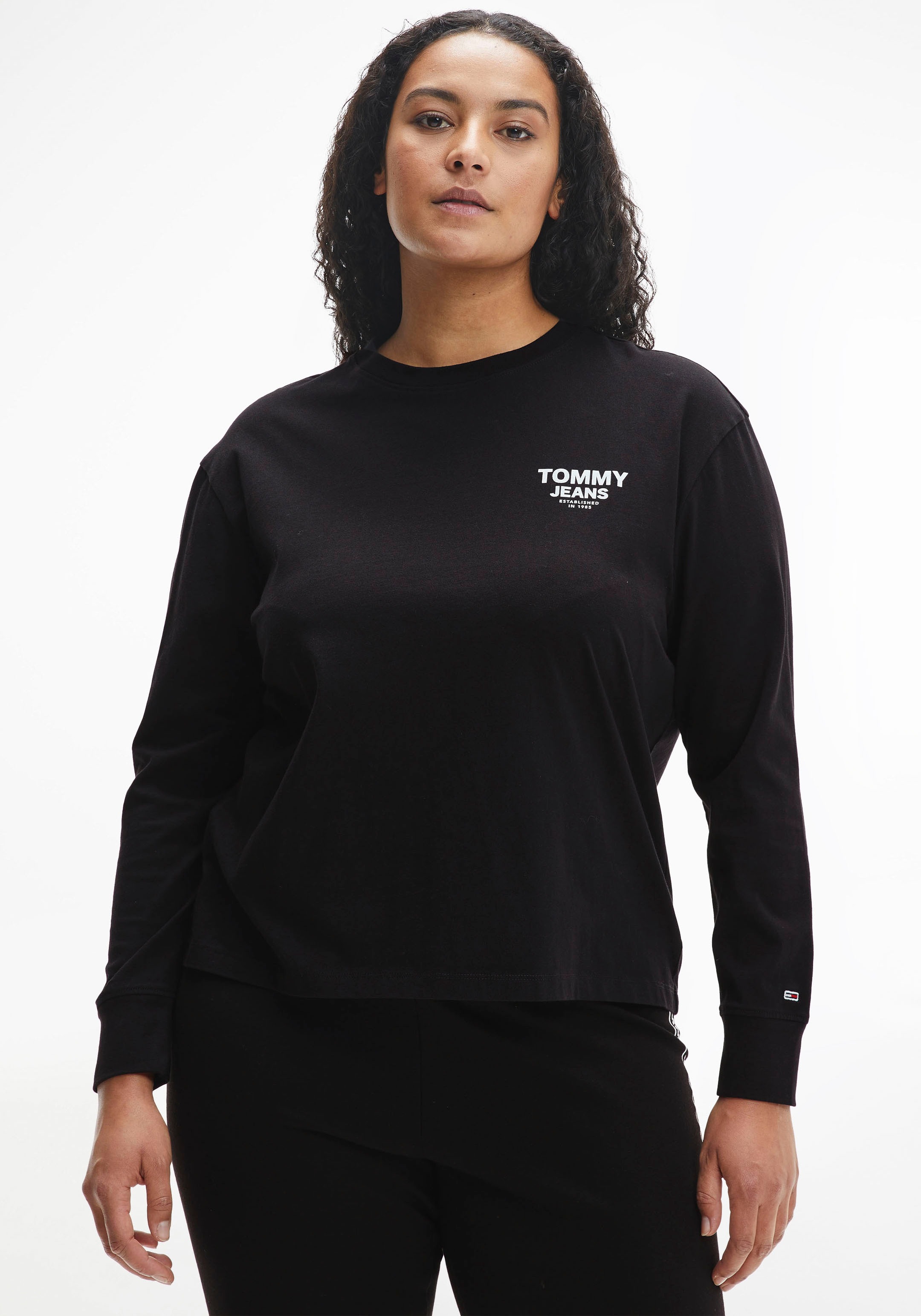 Tommy Jeans Curve Rundhalsshirt »TJW CRV RLXD CROP TAPING LS«, Mit Tommy Jeans Logo-Schriftzug