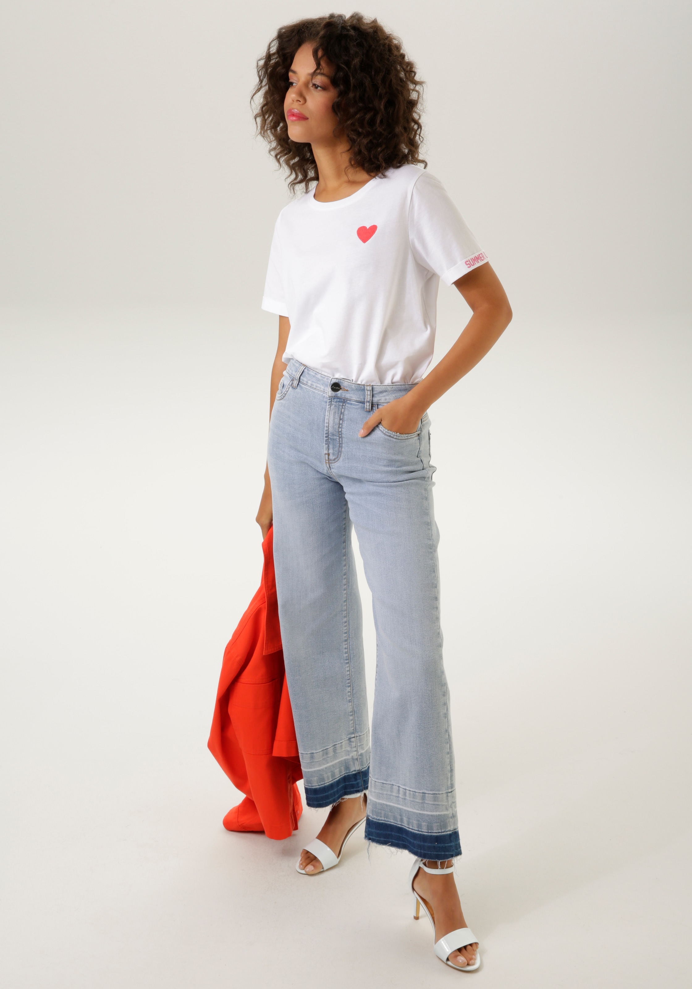 Saum am CASUAL trendiger leicht ausgefranstem bei Aniston Straight-Jeans, online Waschung mit OTTO