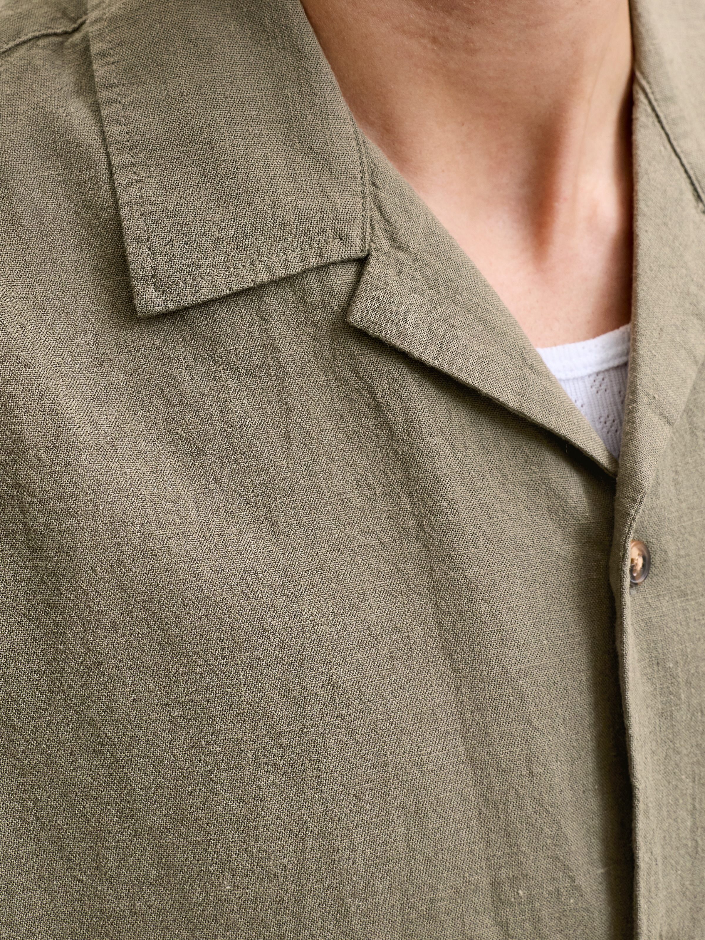 Jack & Jones Kurzarmhemd »JJESUMMER LINEN BLEND RESORT SHIRT SS SN« Baumwollmischung, relaxed fit
