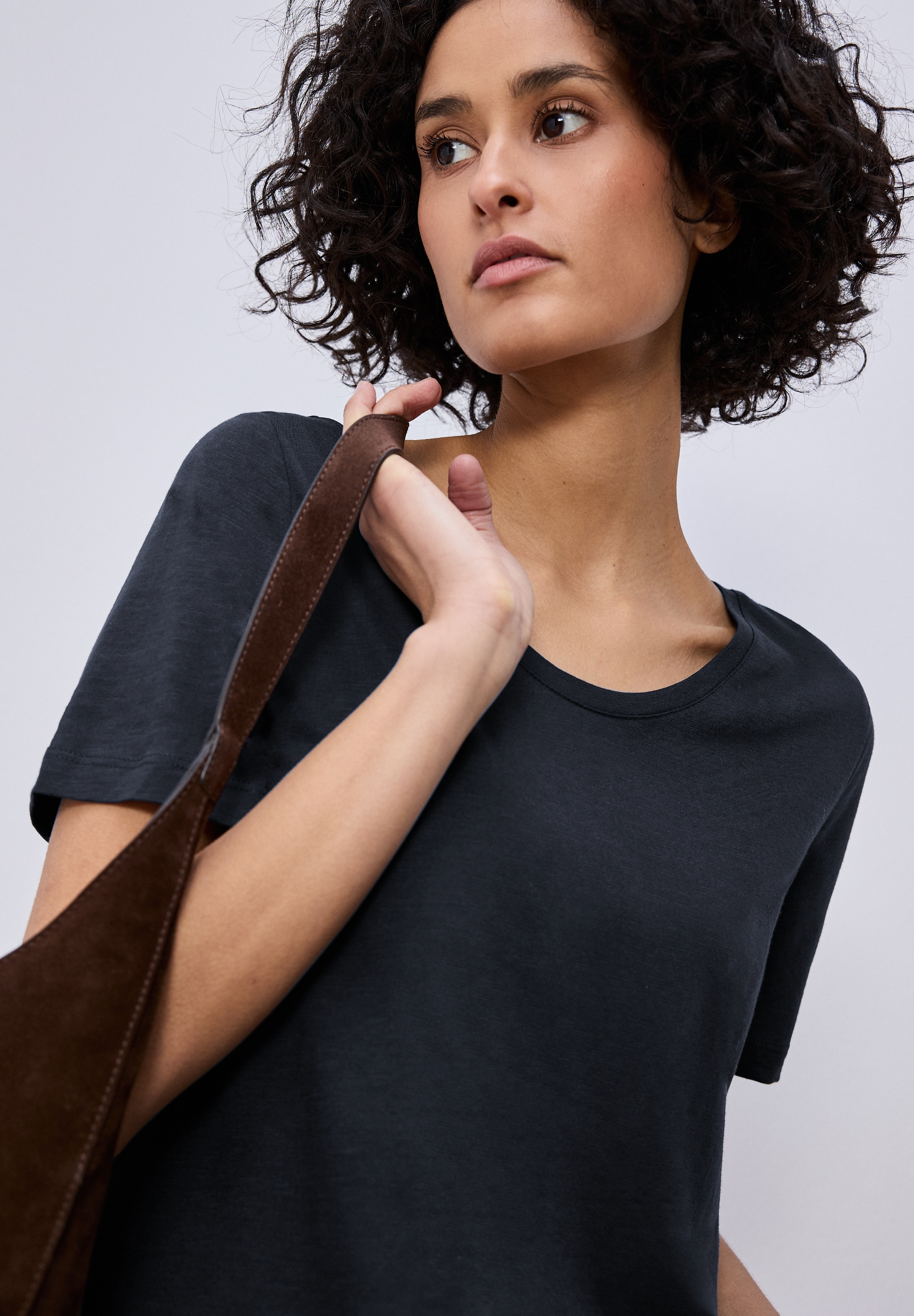 STREET ONE T-Shirt »Style Gerda« mit femininem V-Ausschnitt