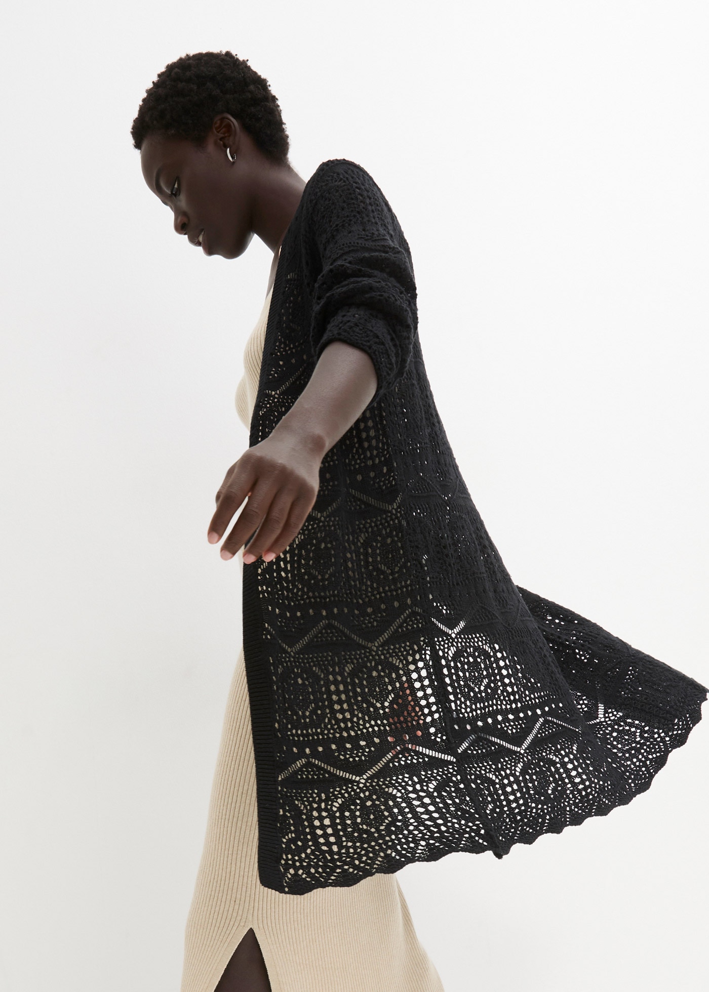 bonprix Longstrickjacke 1 tlg. lockere und offene Passform, mit femininem Lochmuster, casual Stil