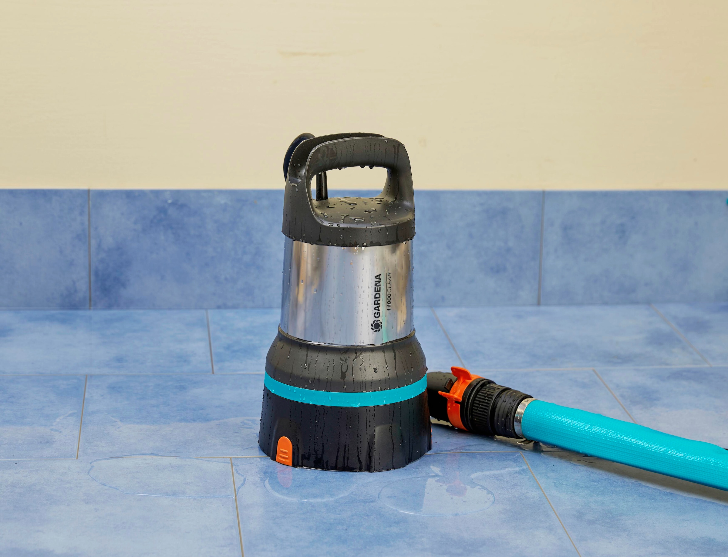 GARDENA Klarwasserpumpe »Tauchpumpe 11000 Aquasensor, 9034-20«, 11000 l/h max. Fördermenge