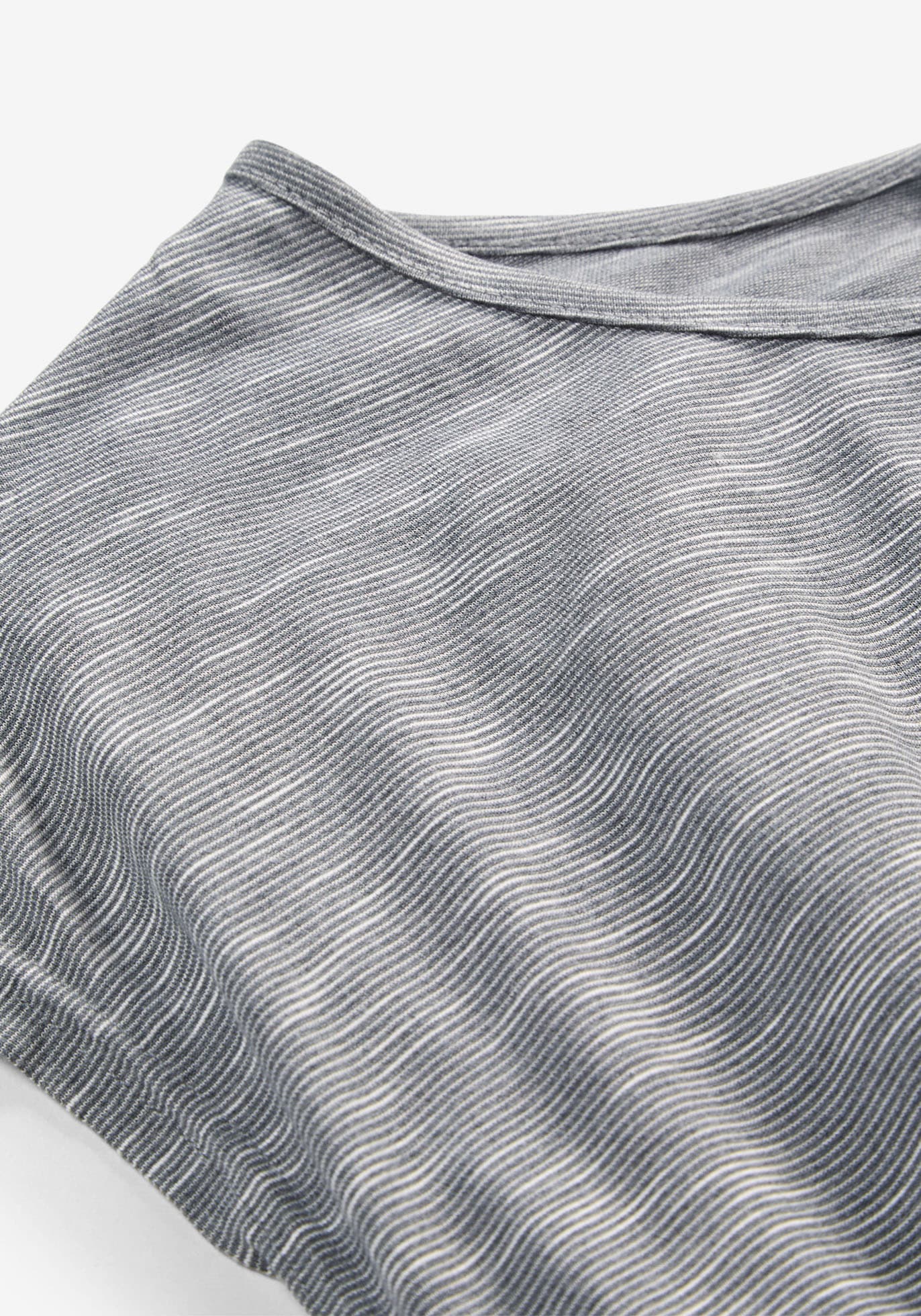 bonprix Longshirt »Longshirt aus Viskose-Mischung« lässige Passform, längeres Rückenteil, abgerundeter Saum
