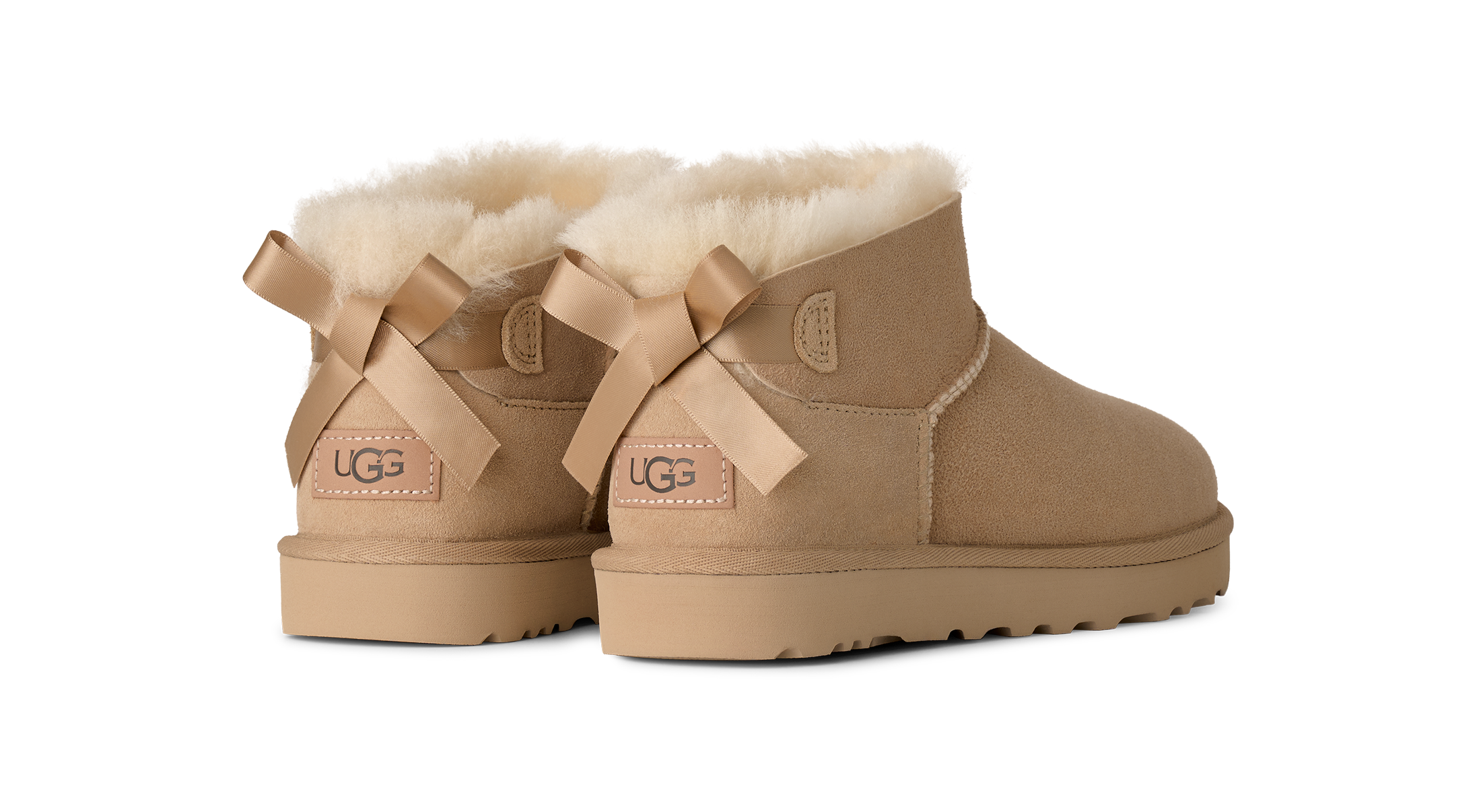 UGG Schlupfboots »W ULTRA MINI BAILEY BOW«  Winterboots mit Schleife und Logo-Aufnäher an der Ferse