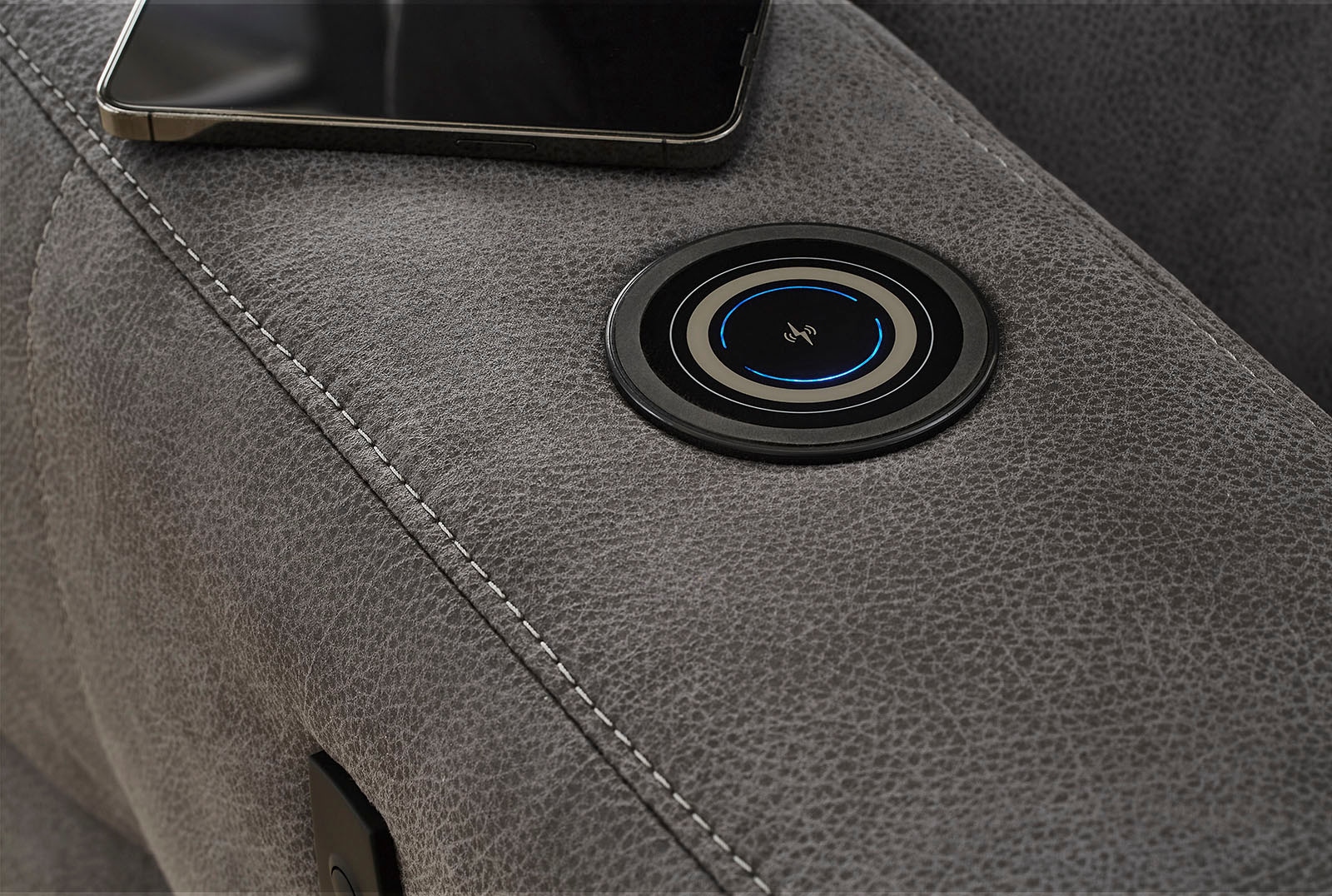 Jockenhöfer Gruppe Ecksofa »Doppio L-Form, B: 247 cm, mit elektr. Relaxfunktion und« Kopfteilverstellung, USB-Anschluss, induktive Ladestation & Zierkissen