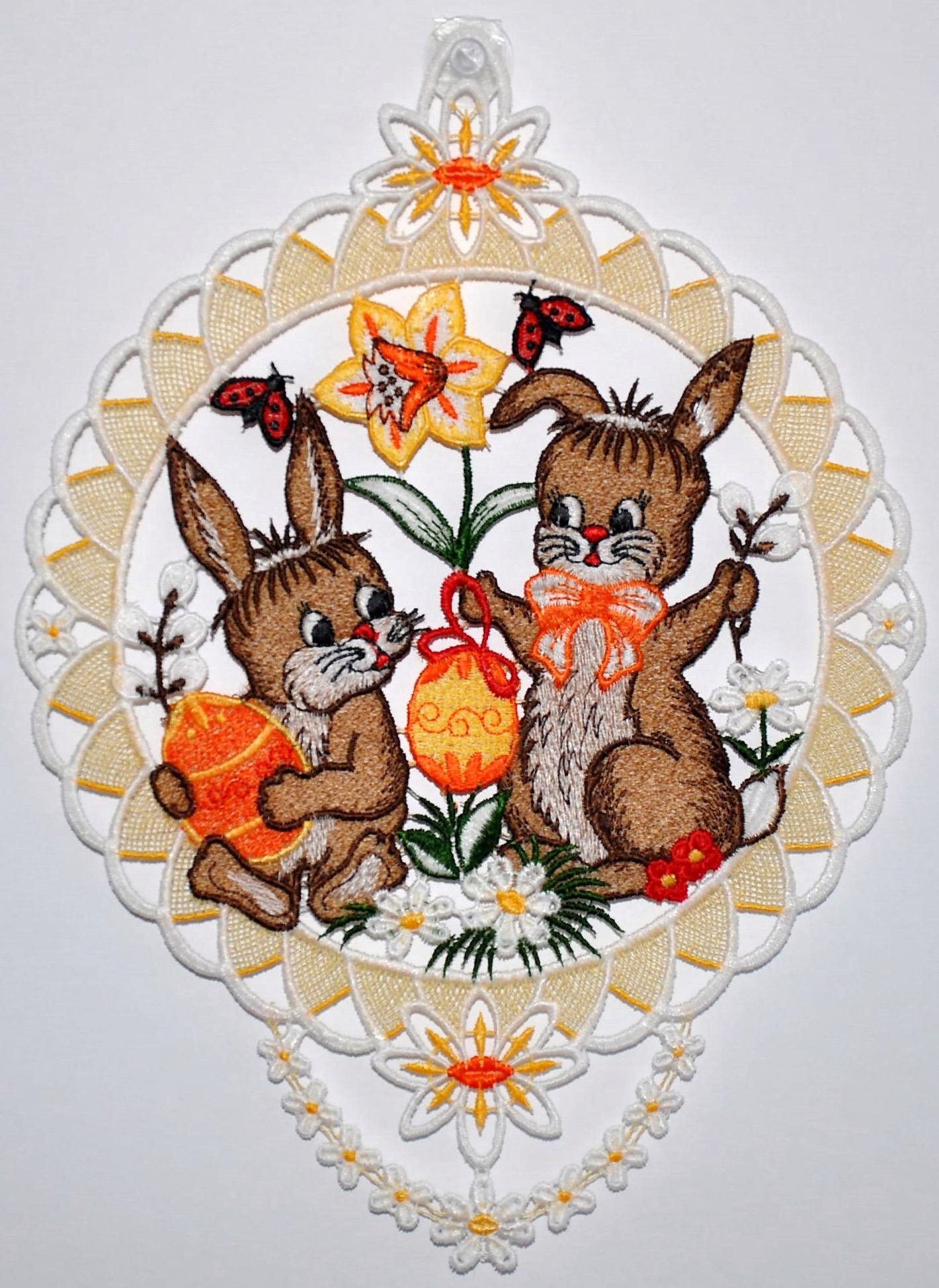 Stickereien Plauen Fensterbild »Fensterbild Hasenpärchen« Echte Plauener Spitze in bunt, Größe B/L: 21 cm x 28 cm